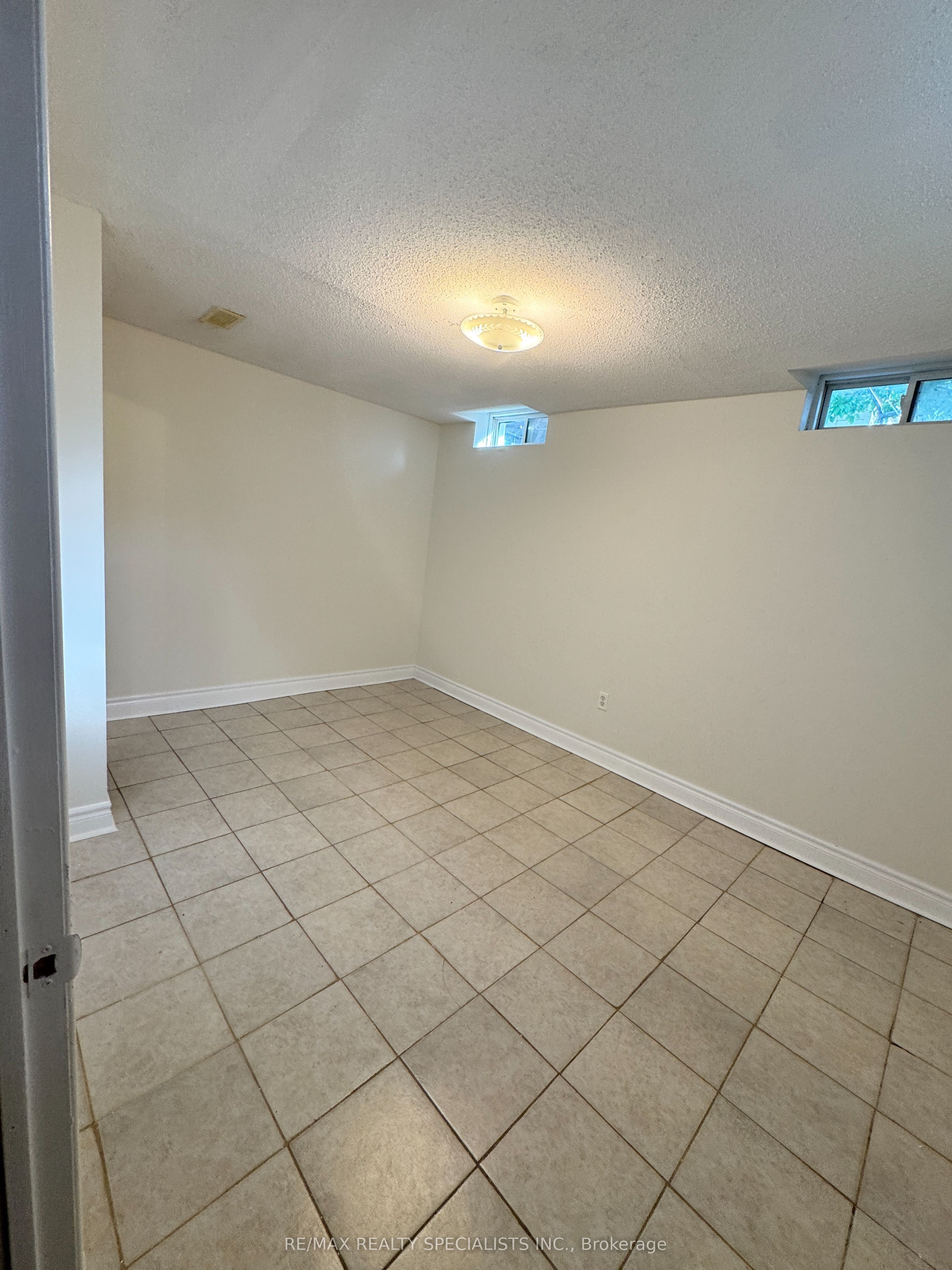 5834 Raftsman Cove BSMT, Mississauga, ON L5M 6N9