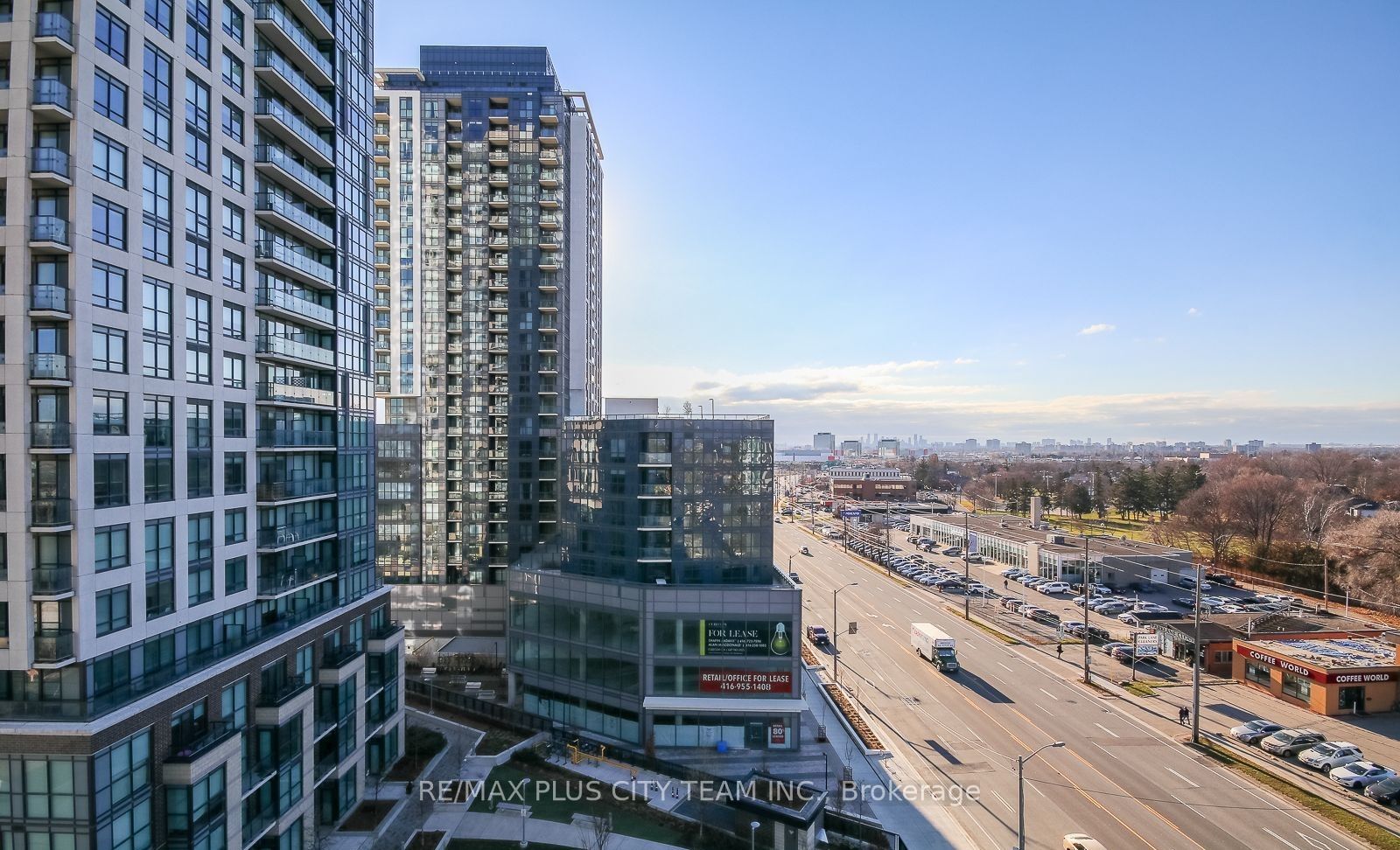 30 Samuel Wood Way 1007, Toronto, ON M9B 0C9 photo 2