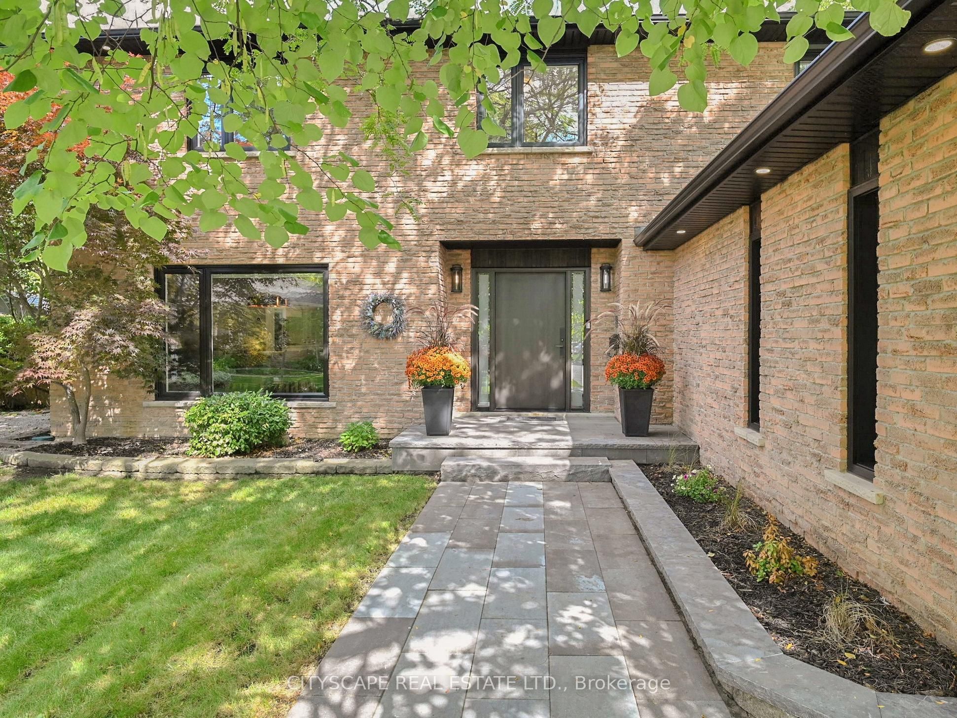 2585 Kenna Court, Mississauga, ON L5K 2K4 photo 4