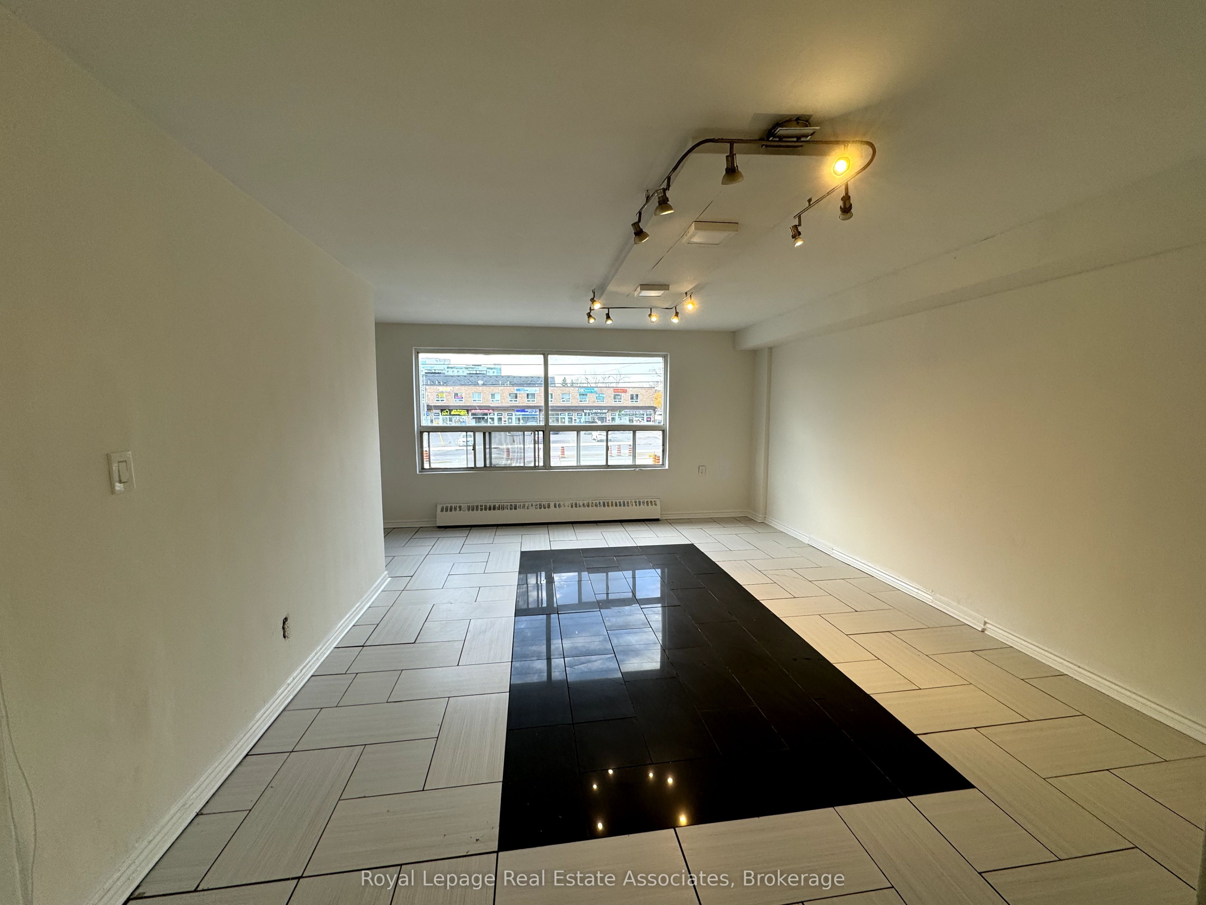 3071 Hurontario Street 1, Mississauga, ON L5A 4E4 photo 3