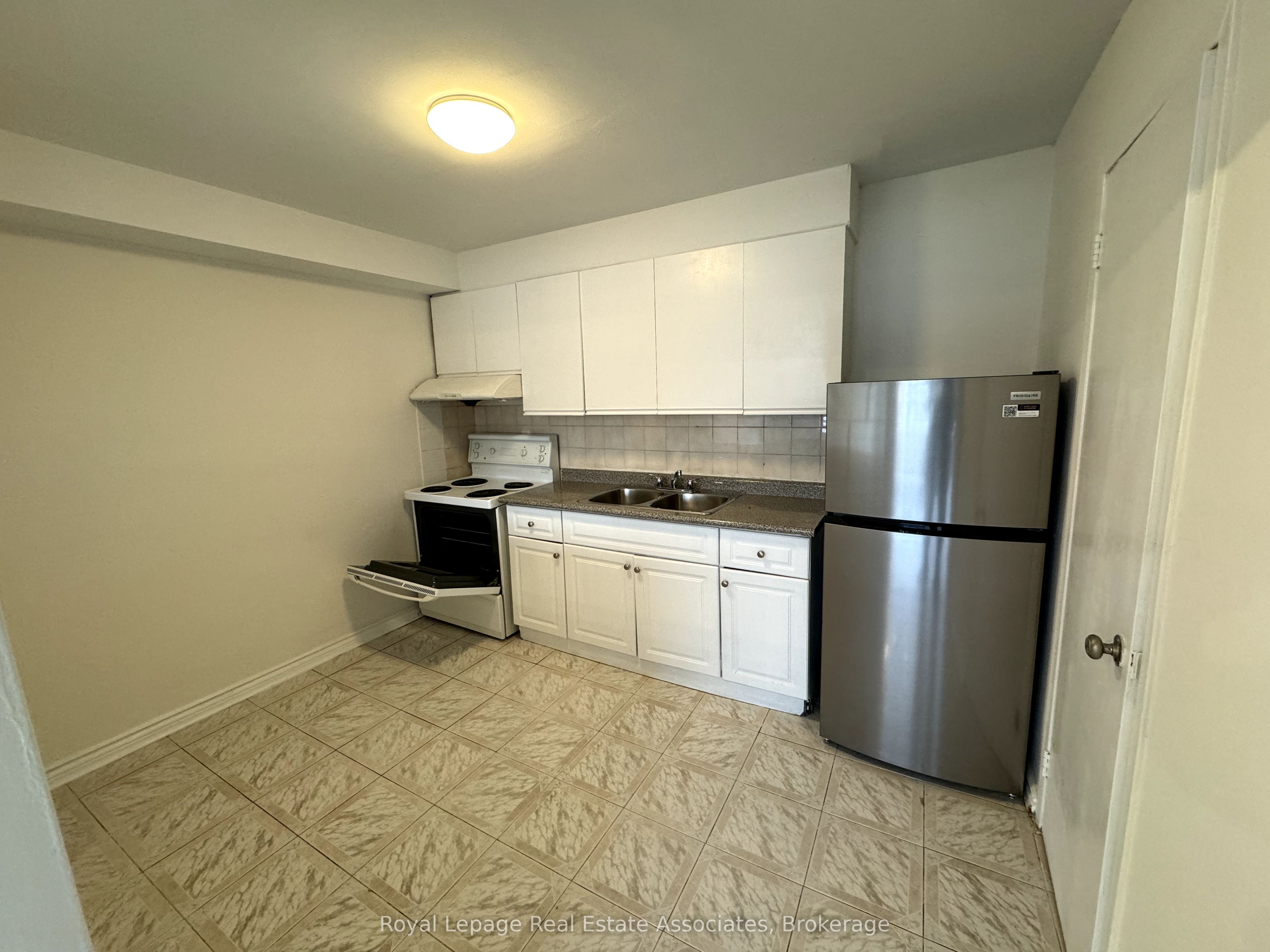 3071 Hurontario Street 1, Mississauga, ON L5A 4E4 photo 5
