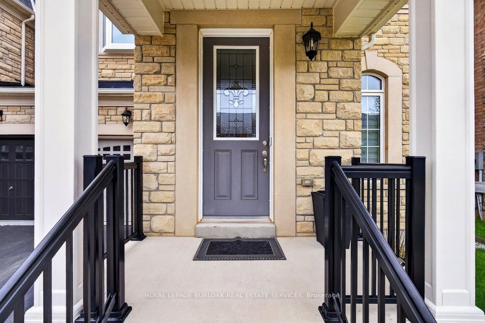 523 Terrace Way, Oakville, ON L6M 1N5 photo 2