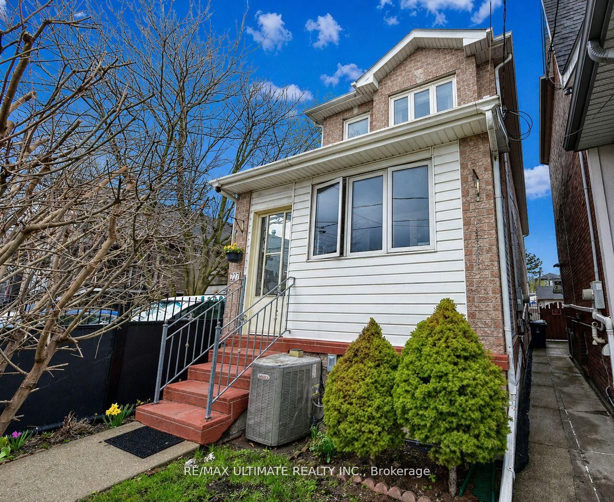 227 Earlscourt Avenue, Toronto, ON M6E 4B4