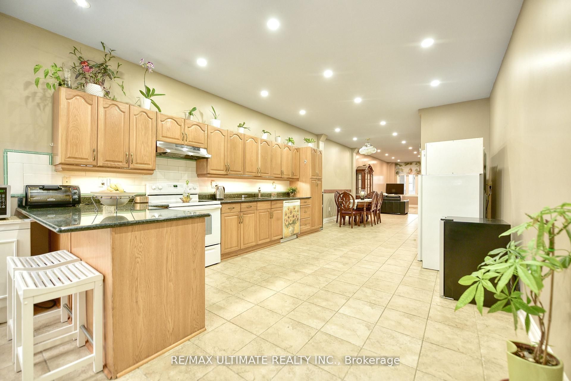 227 Earlscourt Avenue, Toronto, ON M6E 4B4 photo 3