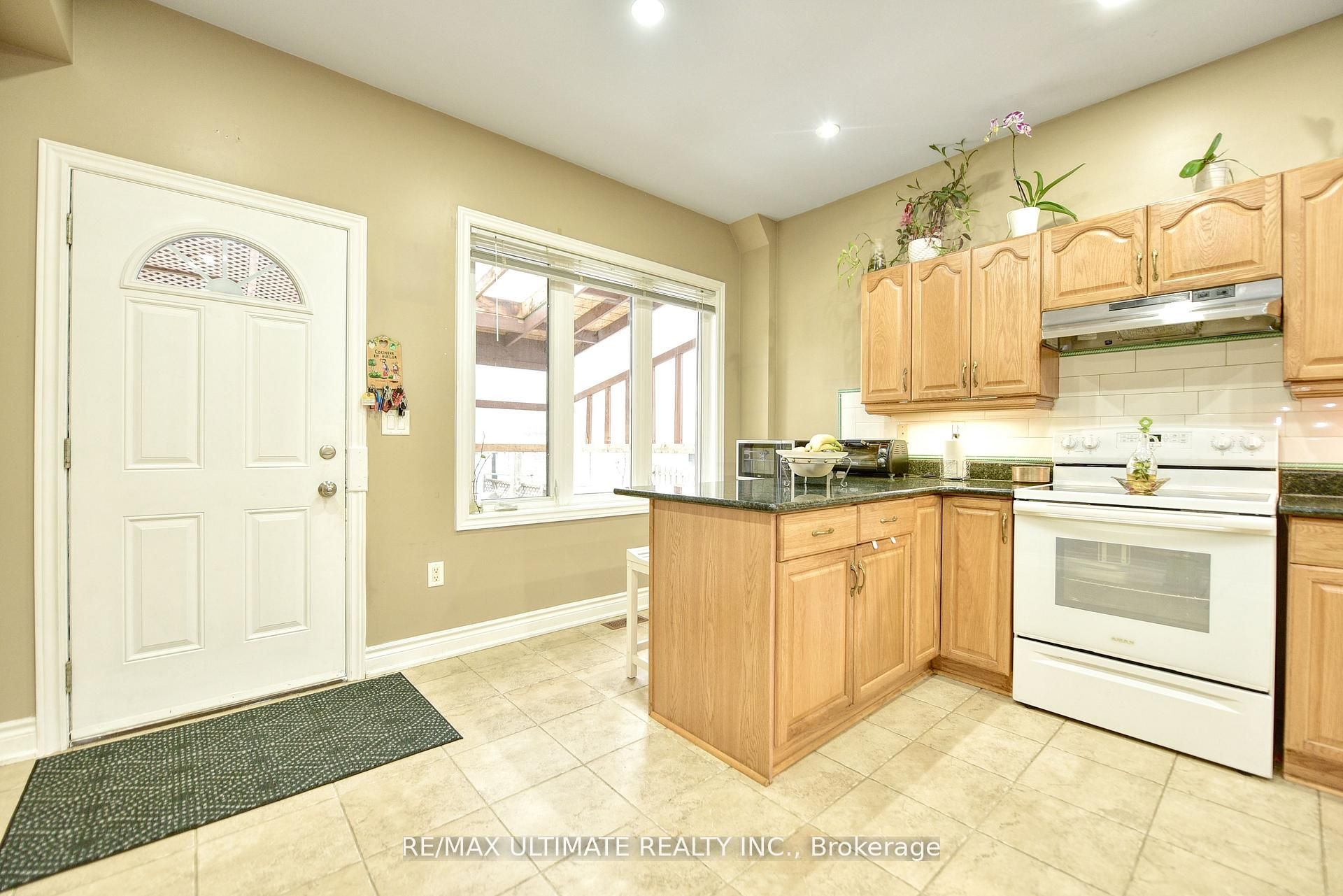 227 Earlscourt Avenue, Toronto, ON M6E 4B4 photo 4