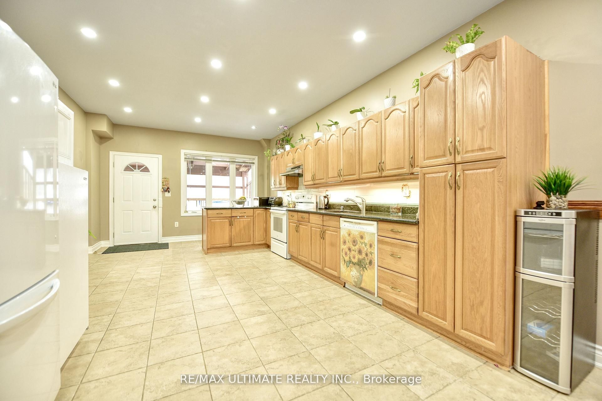 227 Earlscourt Avenue, Toronto, ON M6E 4B4 photo 5