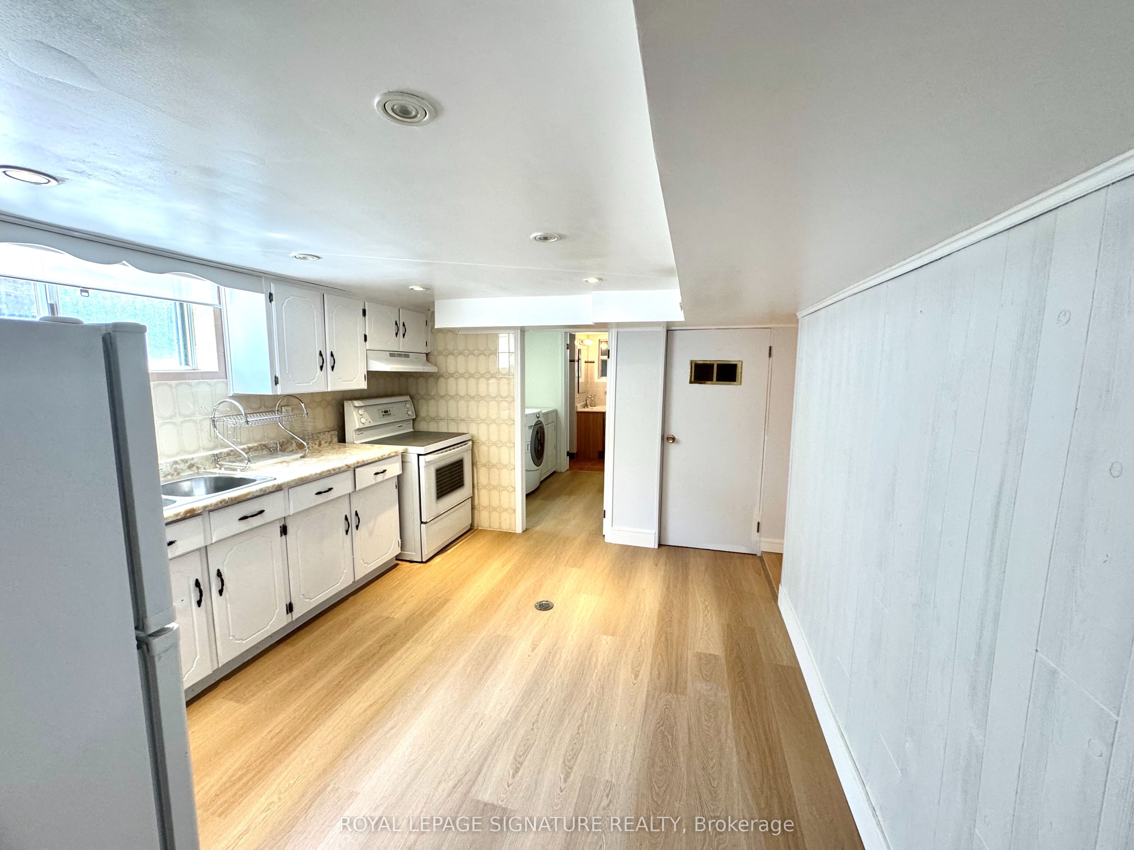 36 Ashmore Avenue Lower, Toronto, ON M8Z 4C4 photo 2