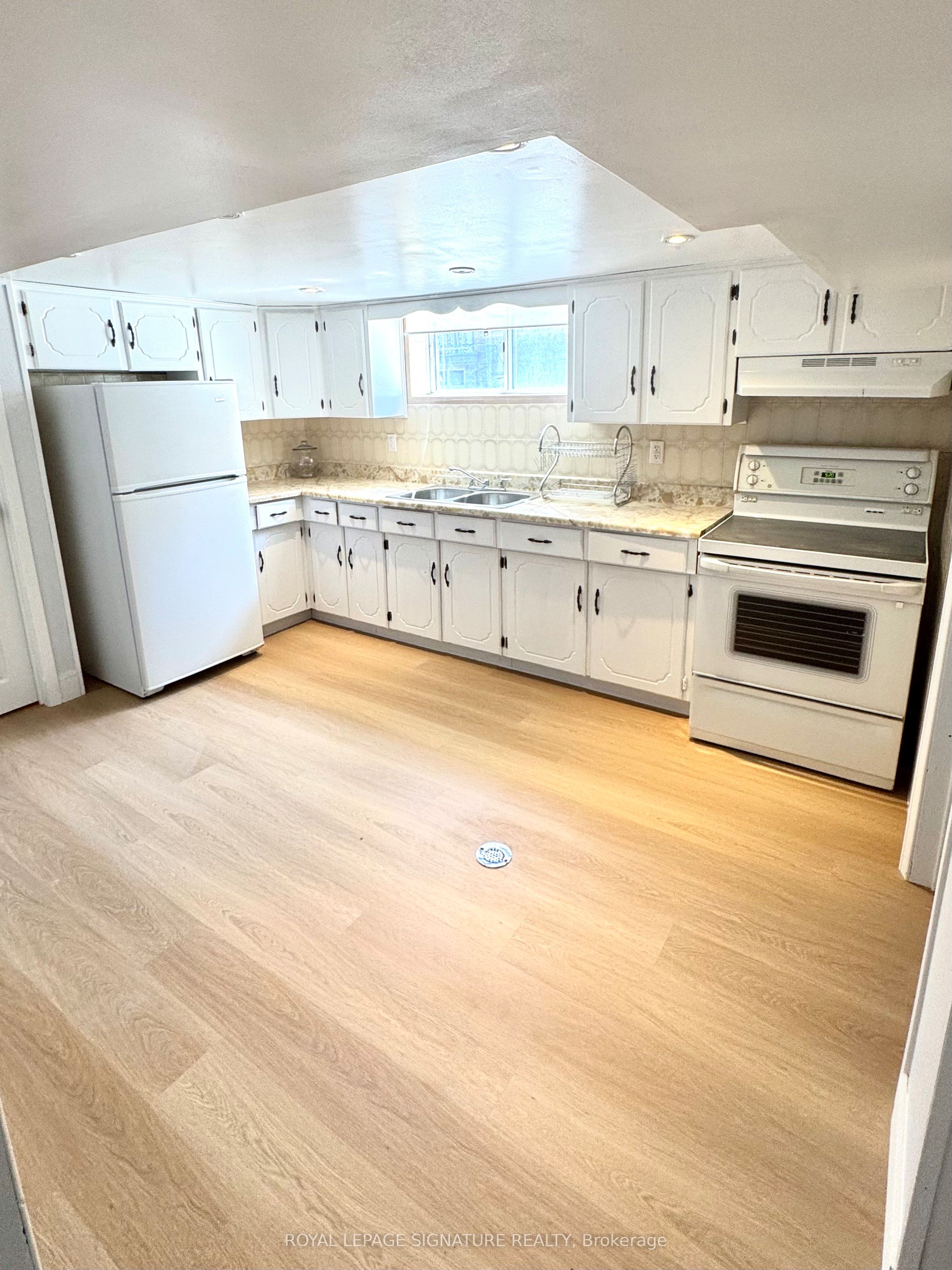 36 Ashmore Avenue Lower, Toronto, ON M8Z 4C4 photo 3