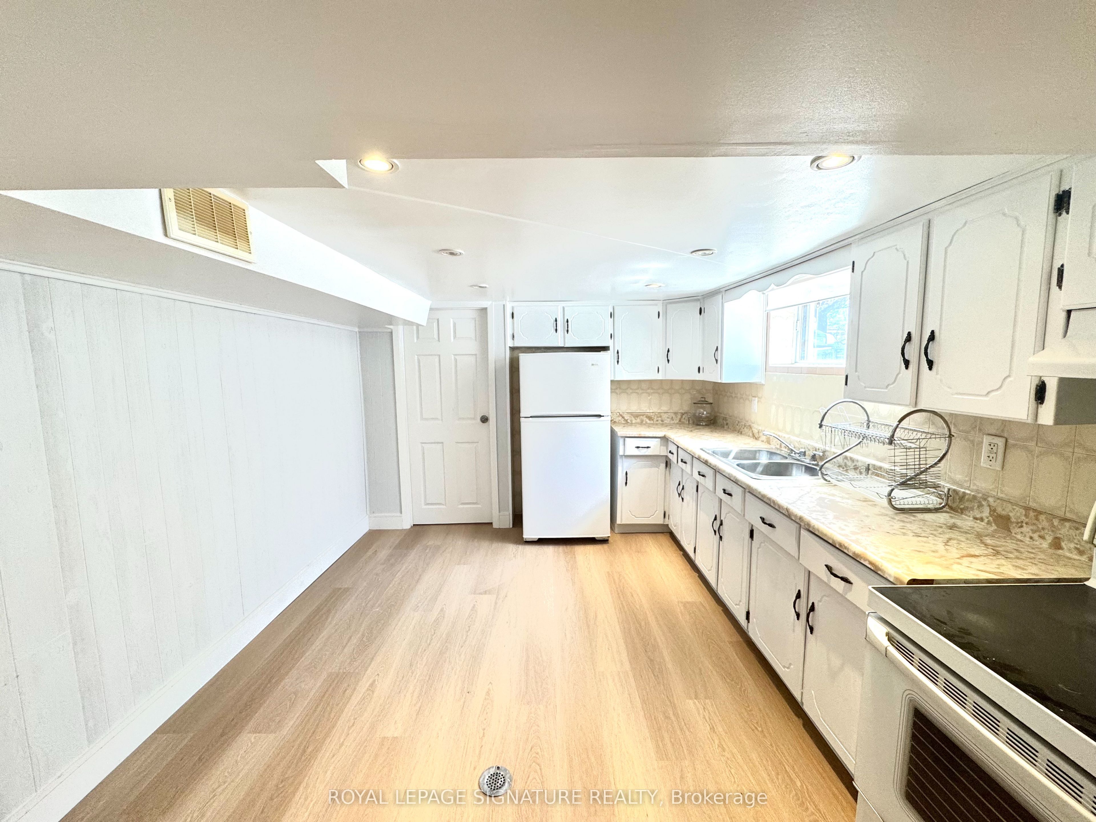 36 Ashmore Avenue Lower, Toronto, ON M8Z 4C4 photo 5