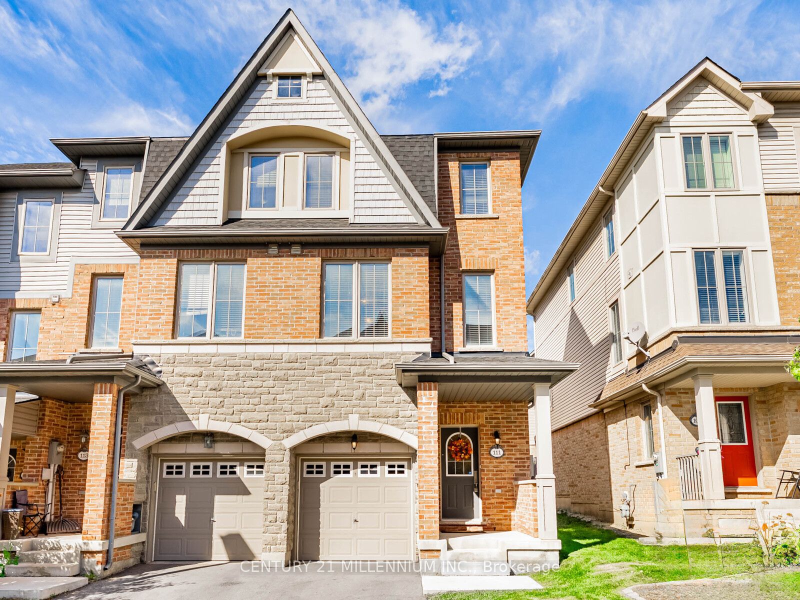 111 Cedar Lake Crescent, Brampton, ON L6Y 0R1 photo 2