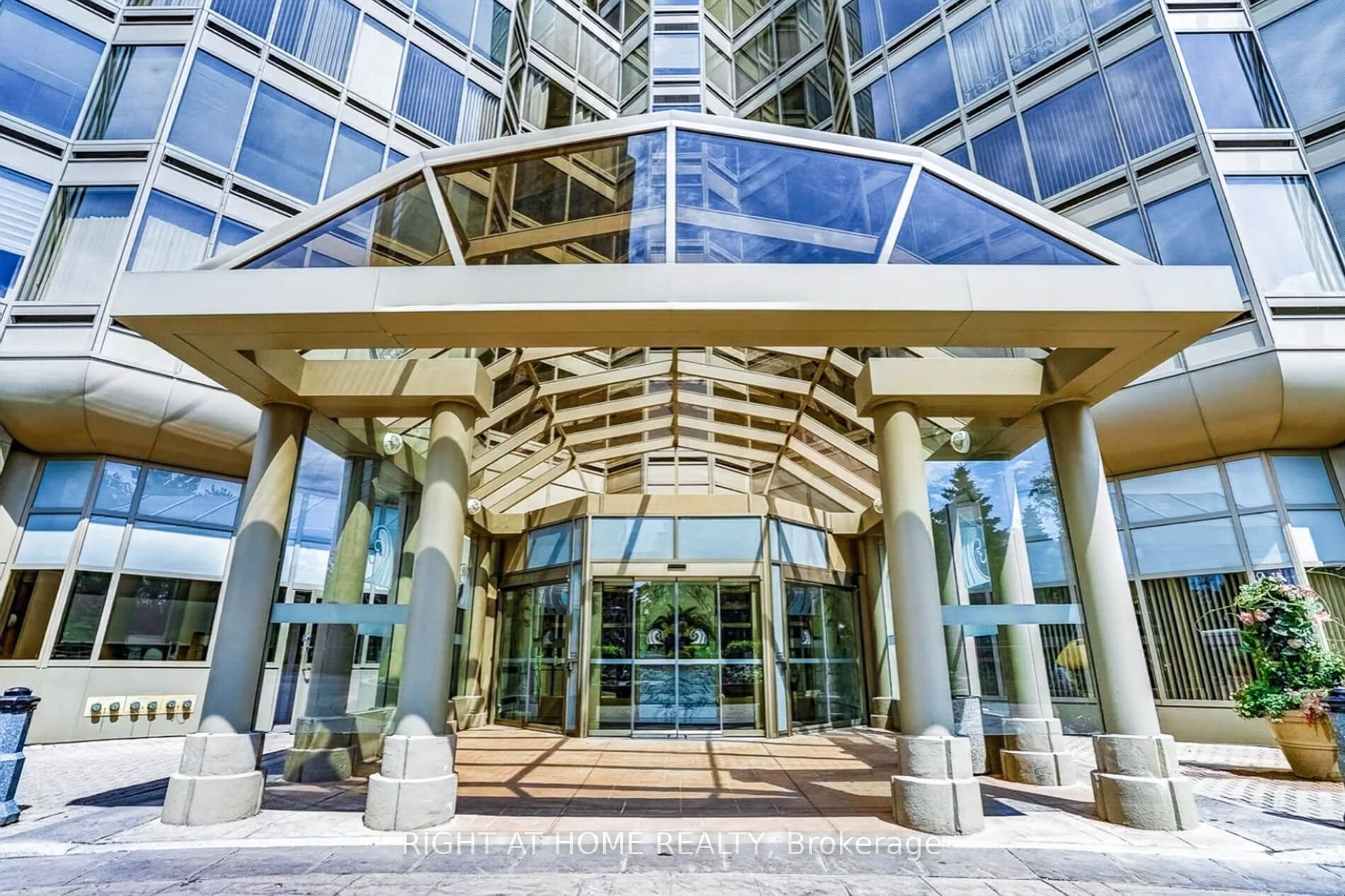 1 Palace Pier Court 607, Toronto, ON M8V 3W9 photo 3