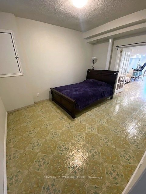 65 Newlin Crescent Lower, Toronto, ON M3L 1X5 photo 5