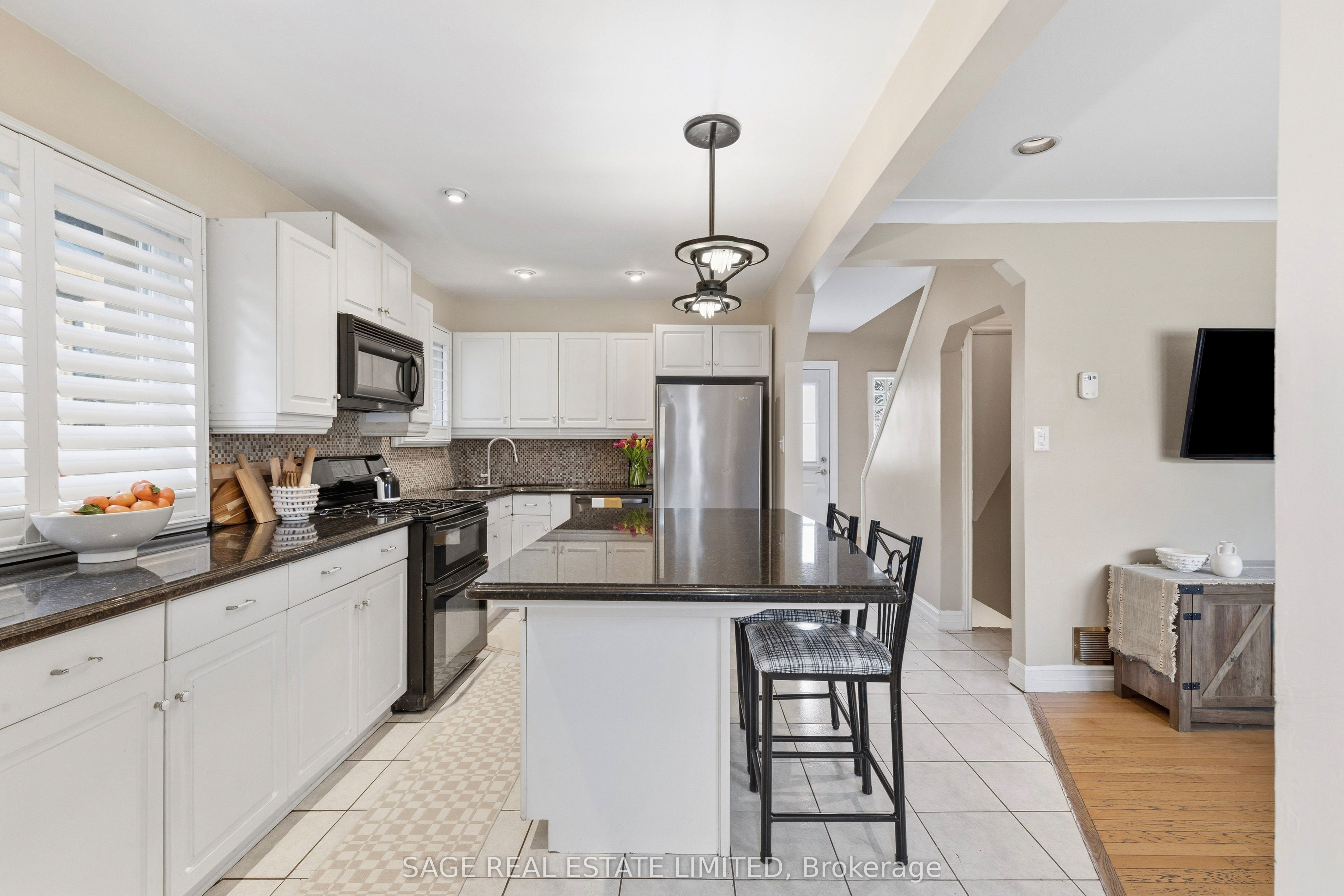 11 Chelsea Drive, Toronto, ON M8W 4R5 photo 3