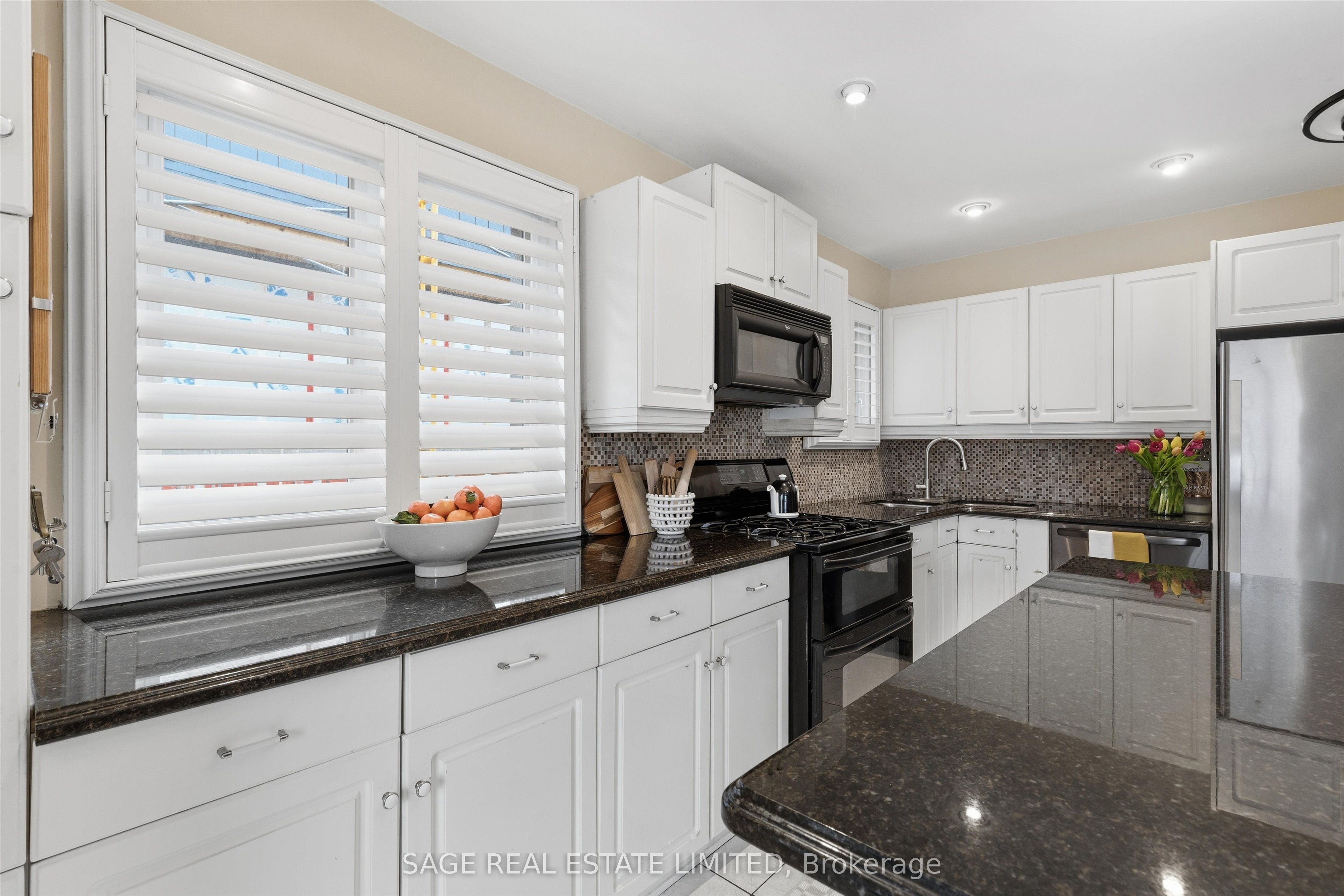 11 Chelsea Drive, Toronto, ON M8W 4R5 photo 4