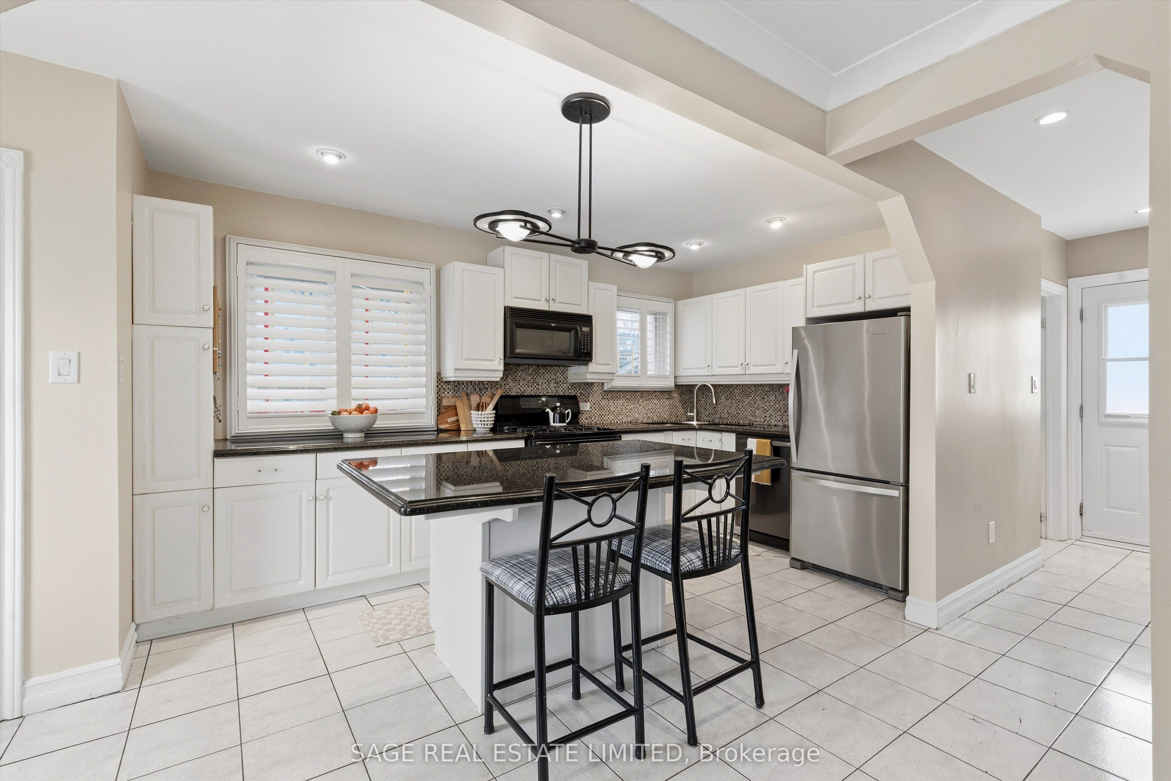 11 Chelsea Drive, Toronto, ON M8W 4R5 photo 5