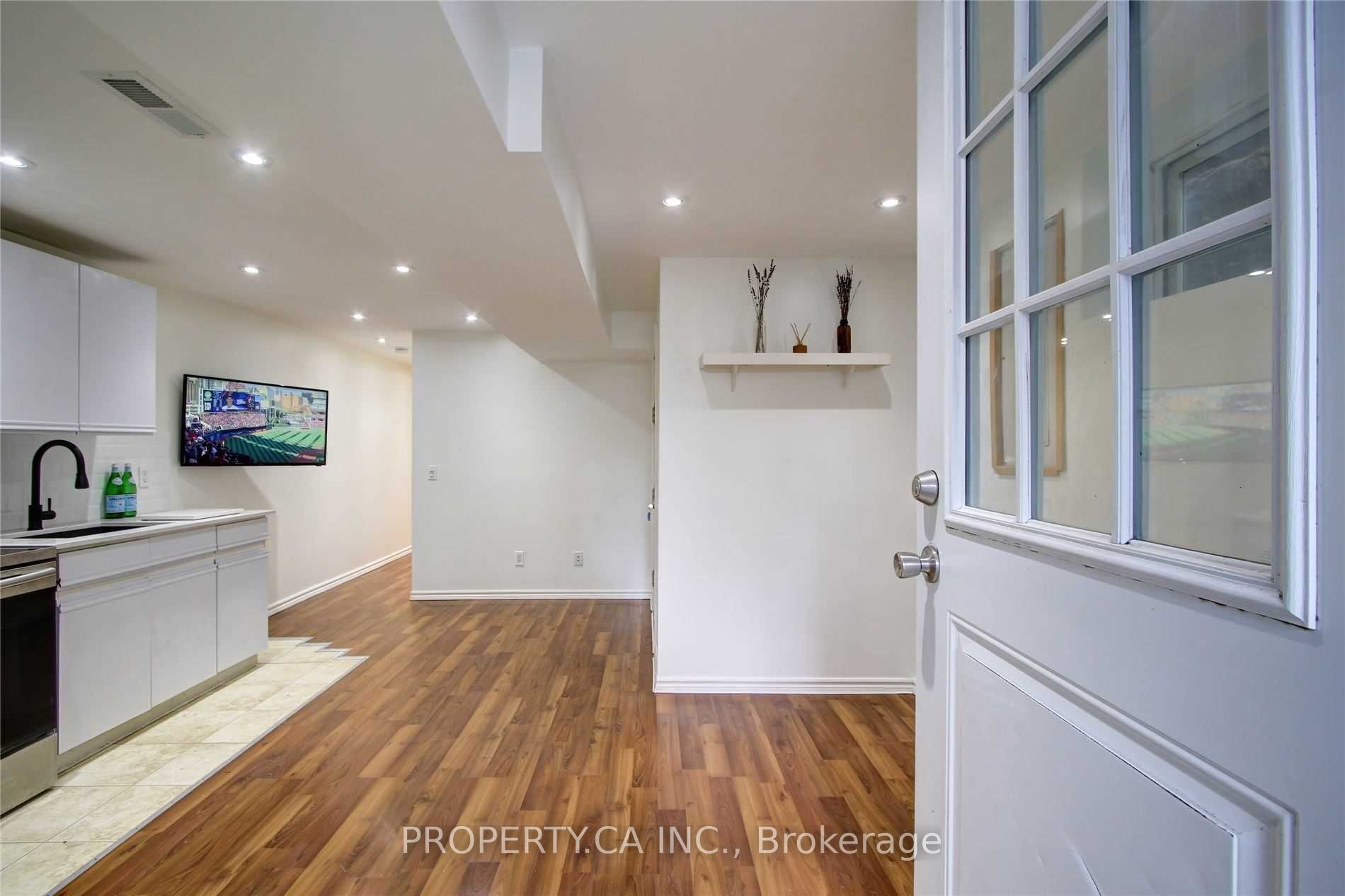 1012 Ossington Avenue Lower, Toronto, ON M6G 3V6 photo 2