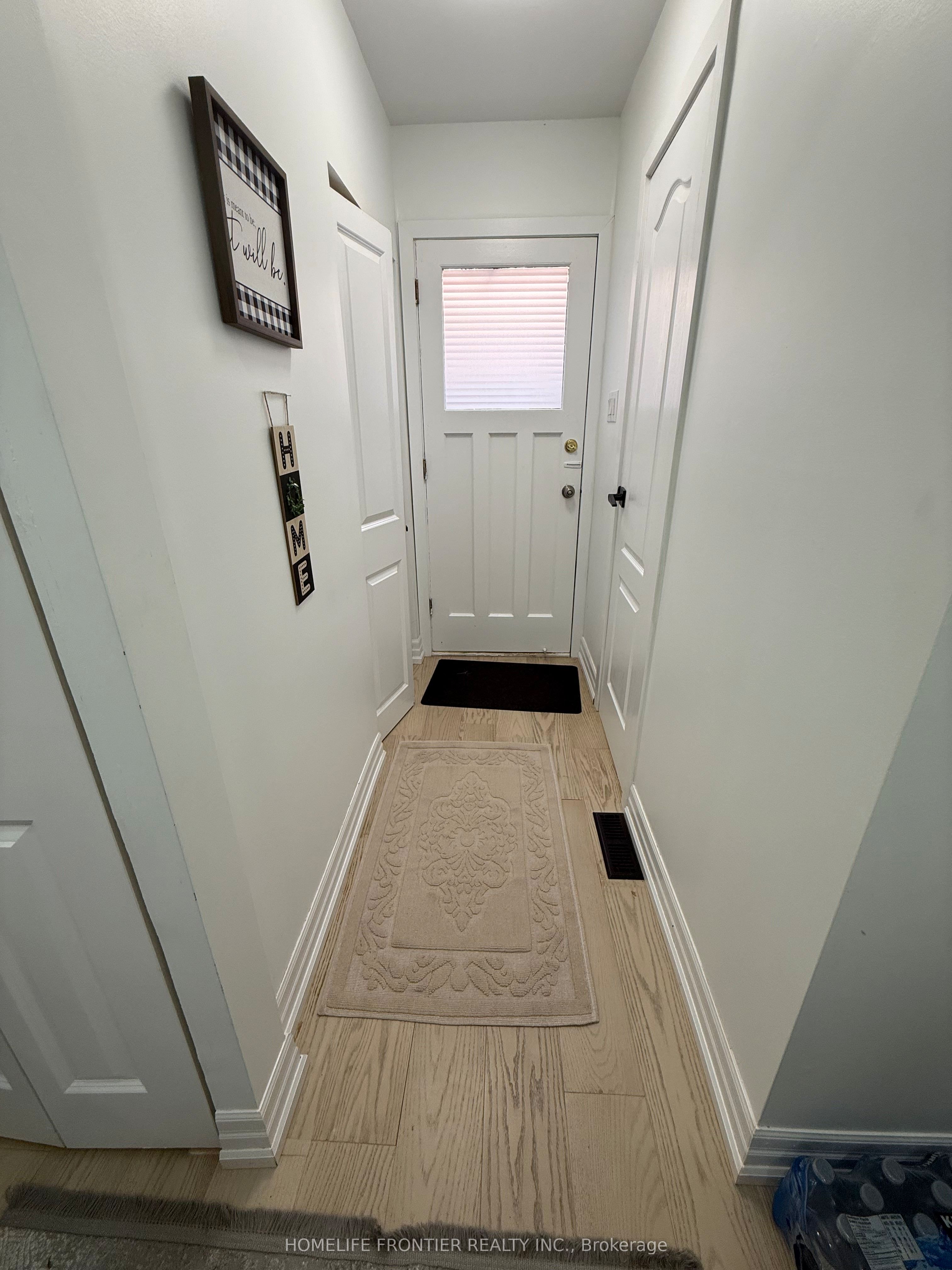 759 Bloor Street Main Floor, Mississauga, ON L3Y 2M7 photo 3