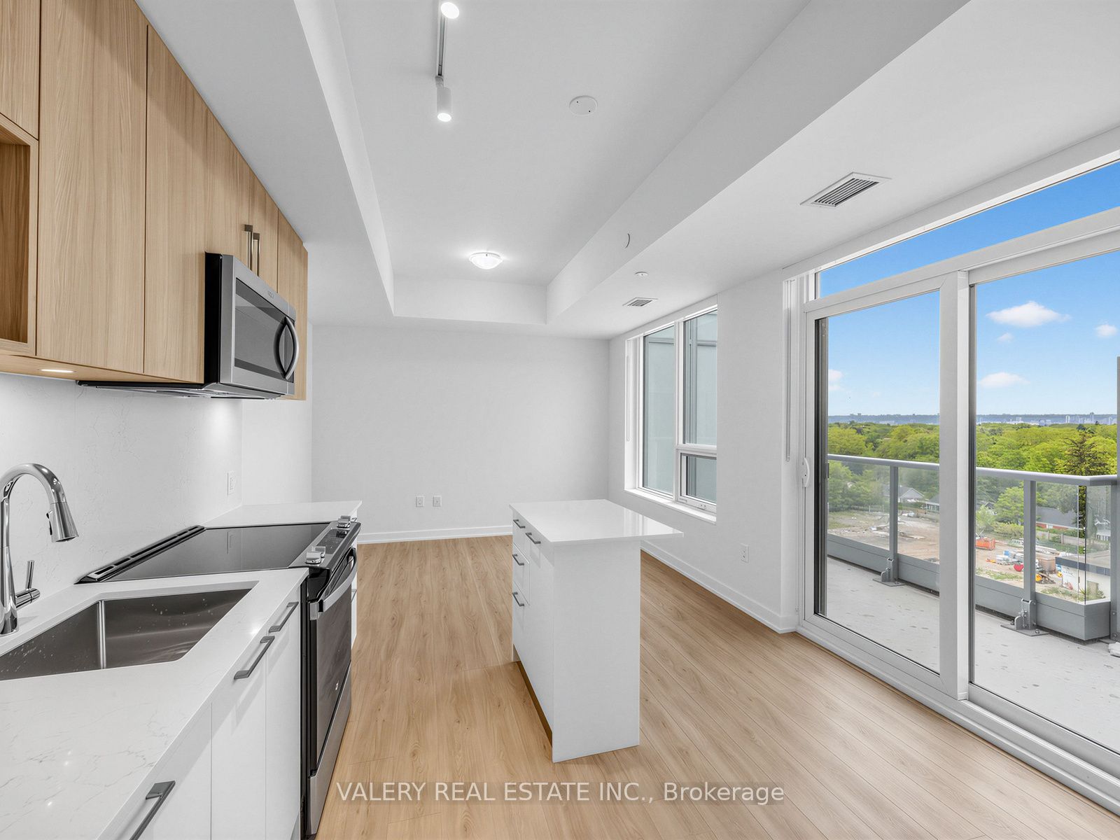 500 Plains Road E PH01, Burlington, ON L7T 0C8