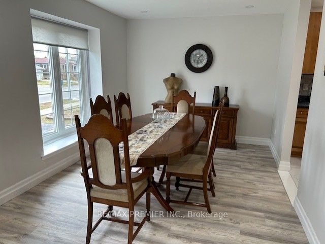 235 Louis Drive, Mississauga, ON L5B 1Z1 photo 2