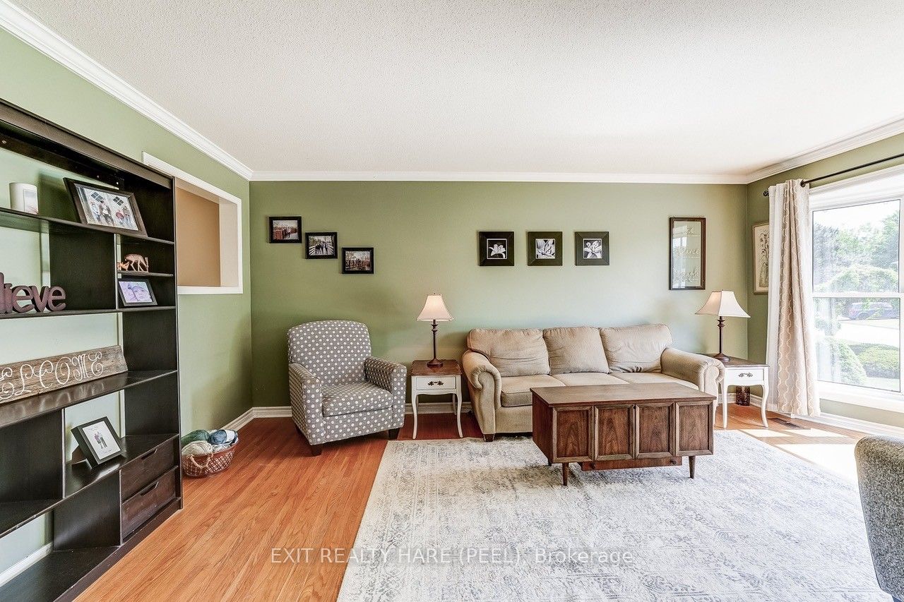 10 Duncannon Crescent, Brampton, ON L6T 3G1 photo 3
