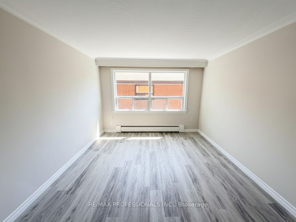 32 Heman Street 3, Toronto, ON M8V 1X5 photo 3