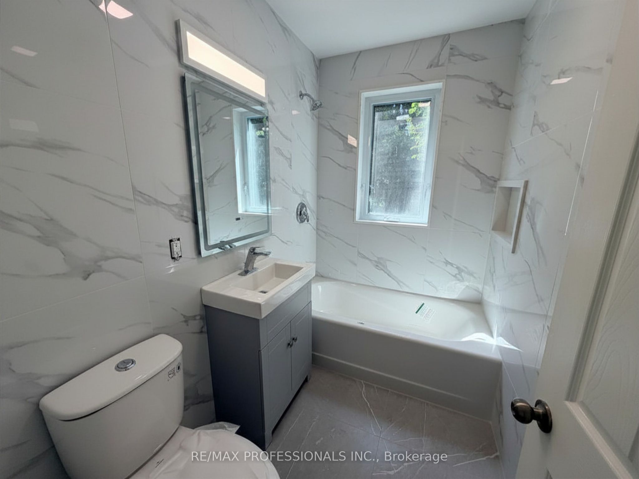 32 Heman Street 3, Toronto, ON M8V 1X5 photo 4