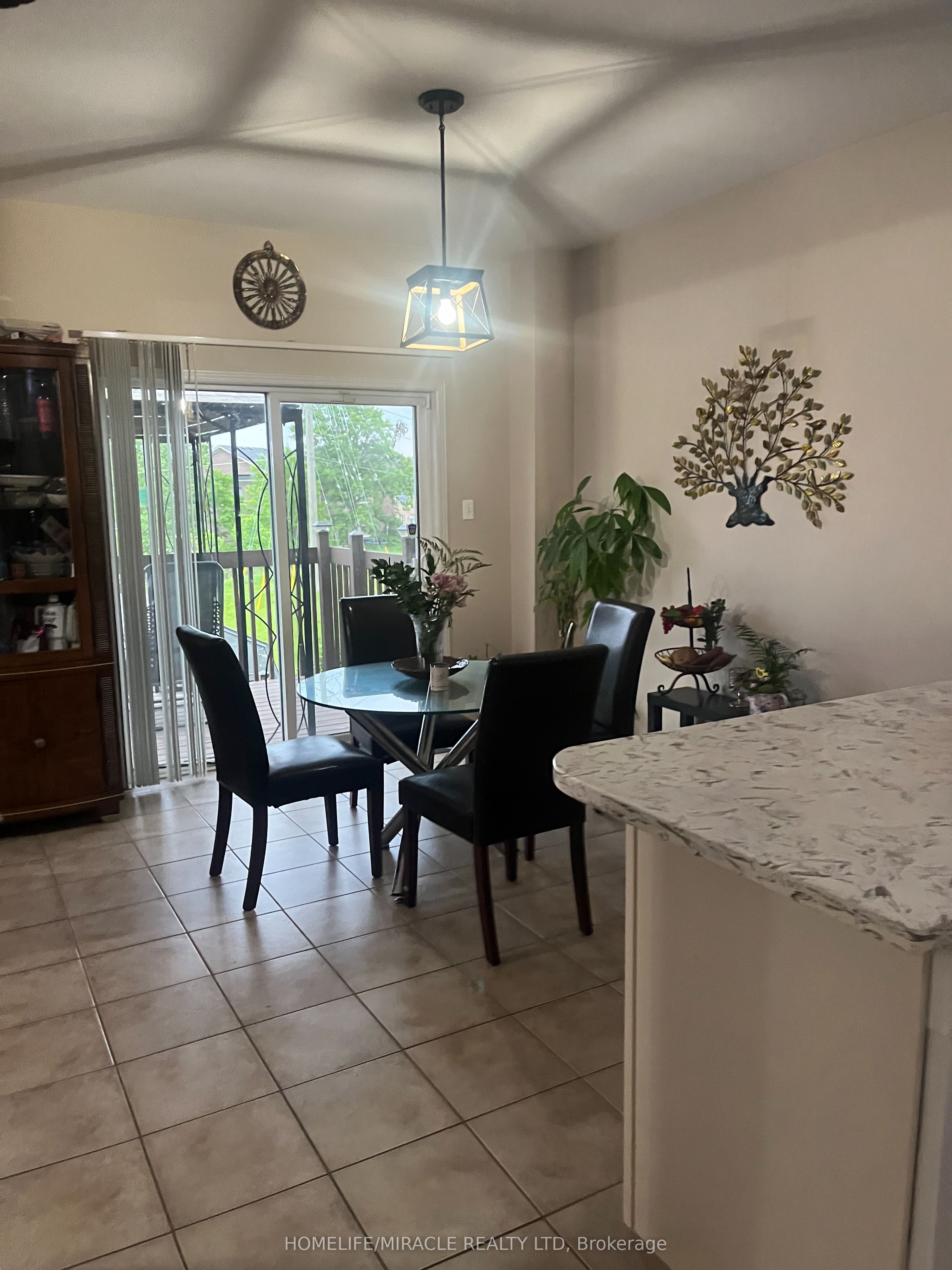 23 Roundstone Drive, Brampton, ON L6X 0K7 photo 5
