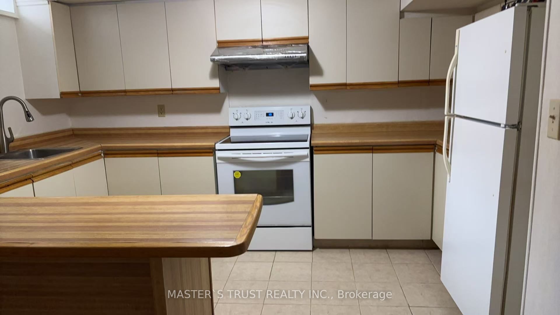 481 Luzon Crescent, Mississauga, ON L5B 3W9 photo 2