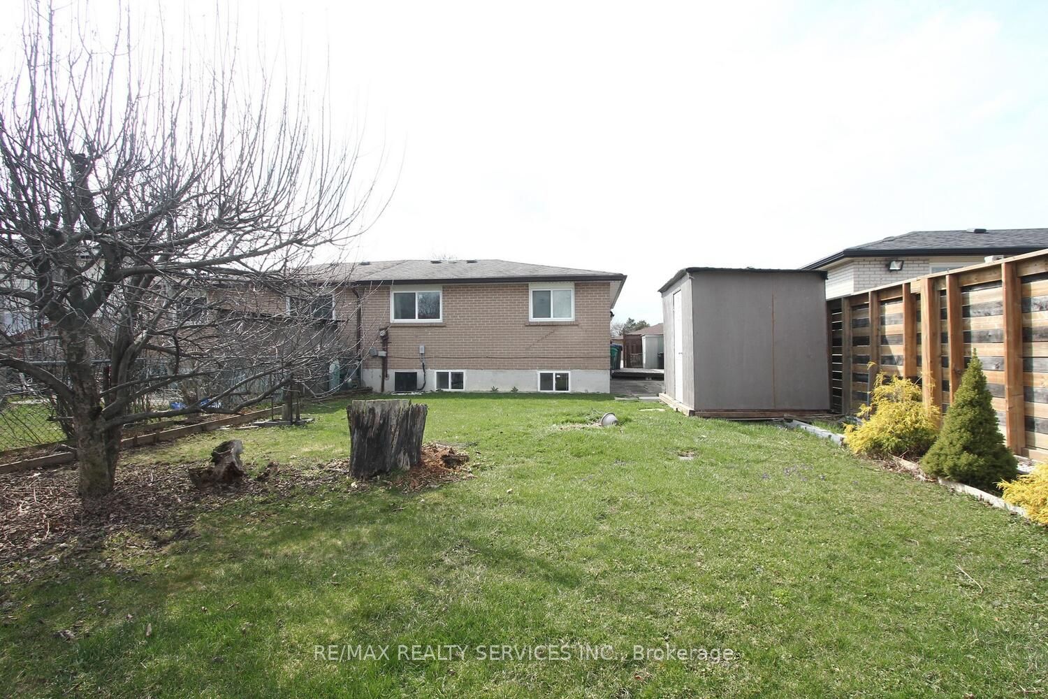 185 Earnscliffe Circle, Brampton, ON L6T 2B6 photo 3