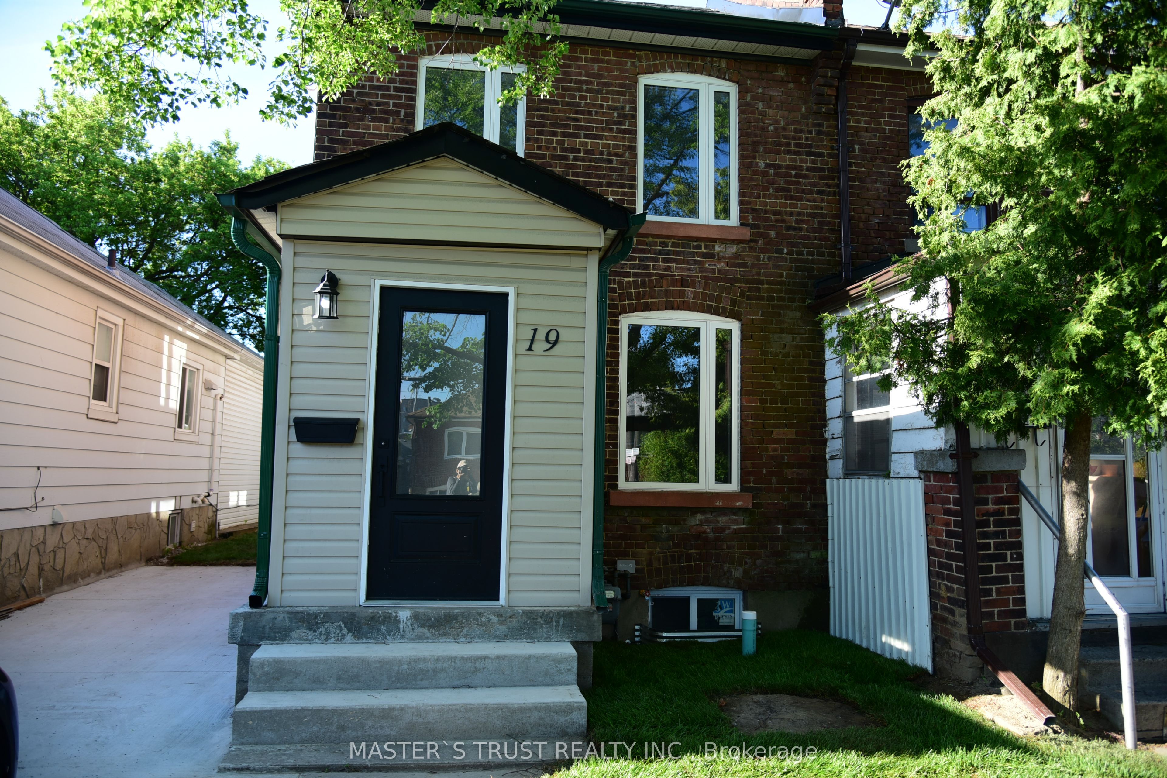 19 Emmett Avenue, Toronto, ON M6M 2E3