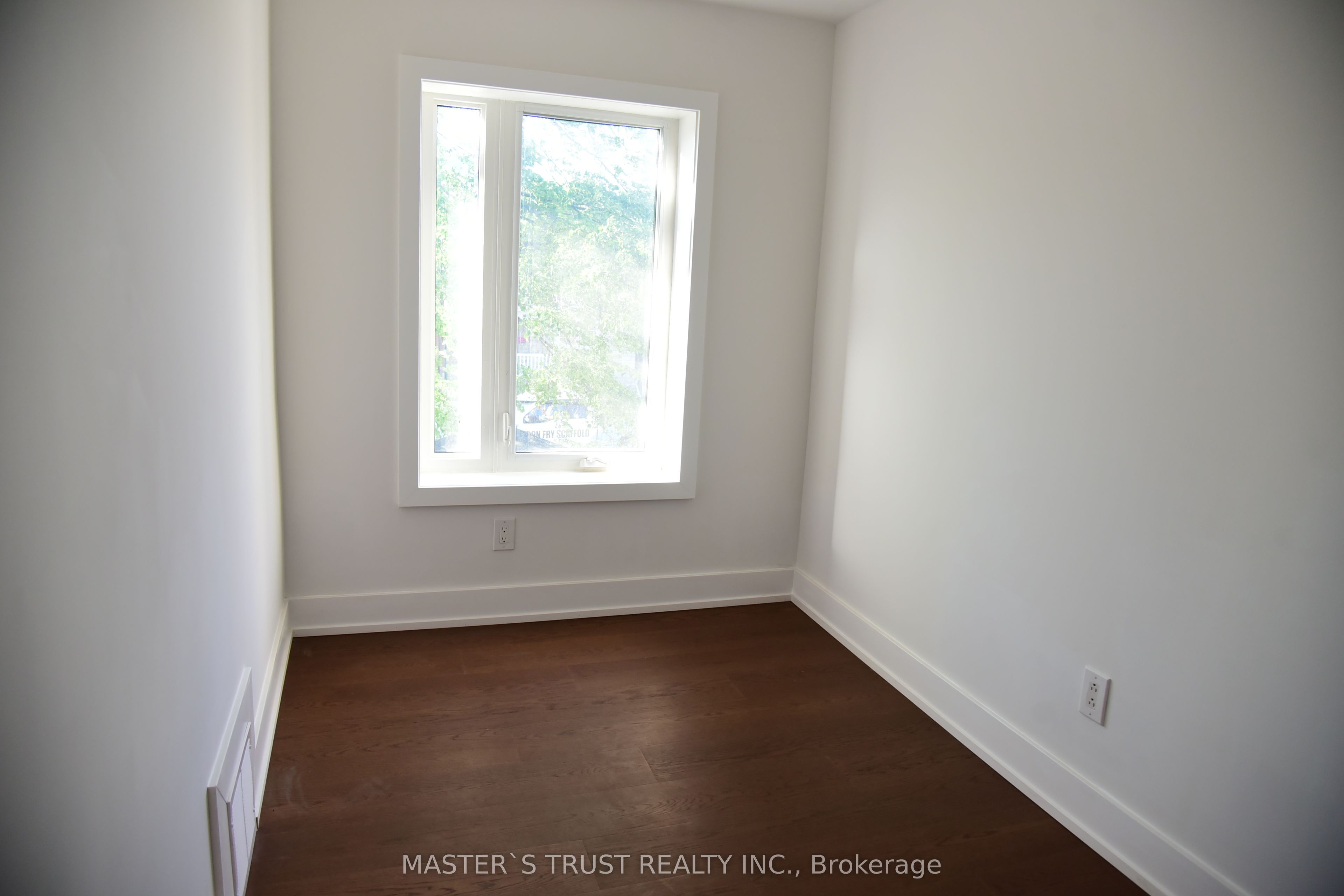 19 Emmett Avenue, Toronto, ON M6M 2E3 photo 4