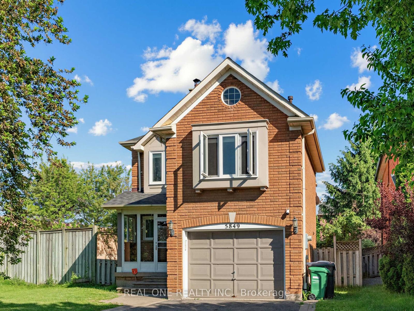 5849 Chorley Place, Mississauga, ON L5M 5L7 photo 2