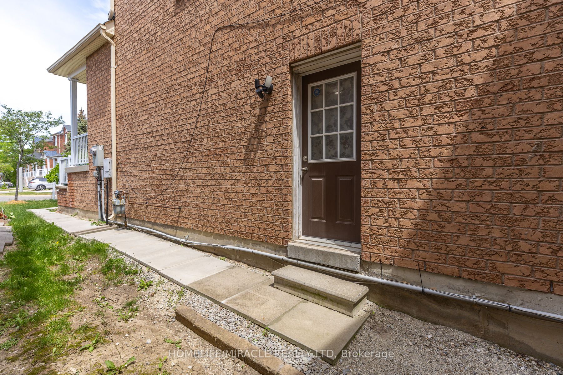 22 Domenico Crescent, Brampton, ON L6P 1H5 photo 3