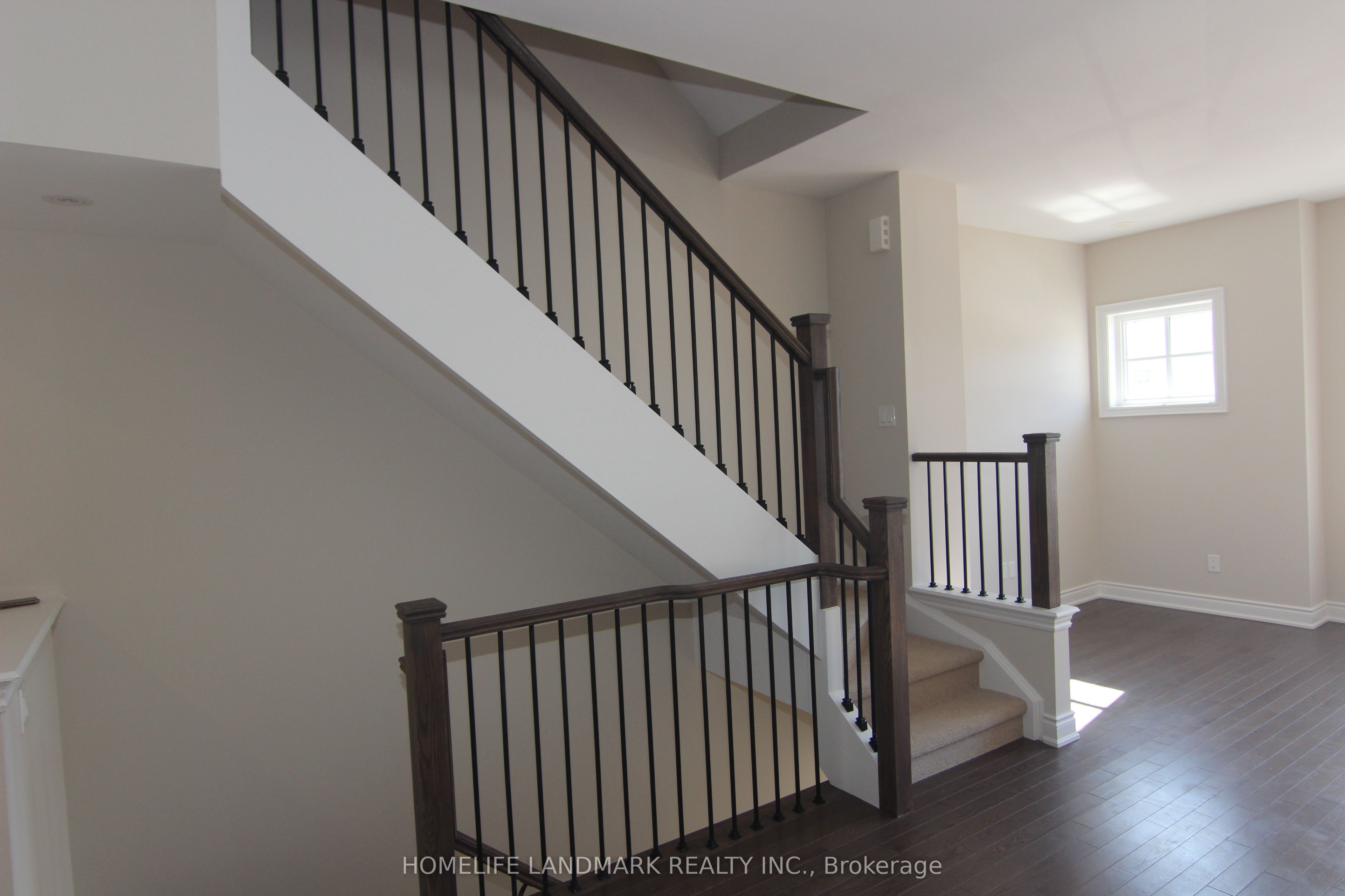 21 Wasdale Road 101, Mississauga, ON L5M 2R2 photo 2