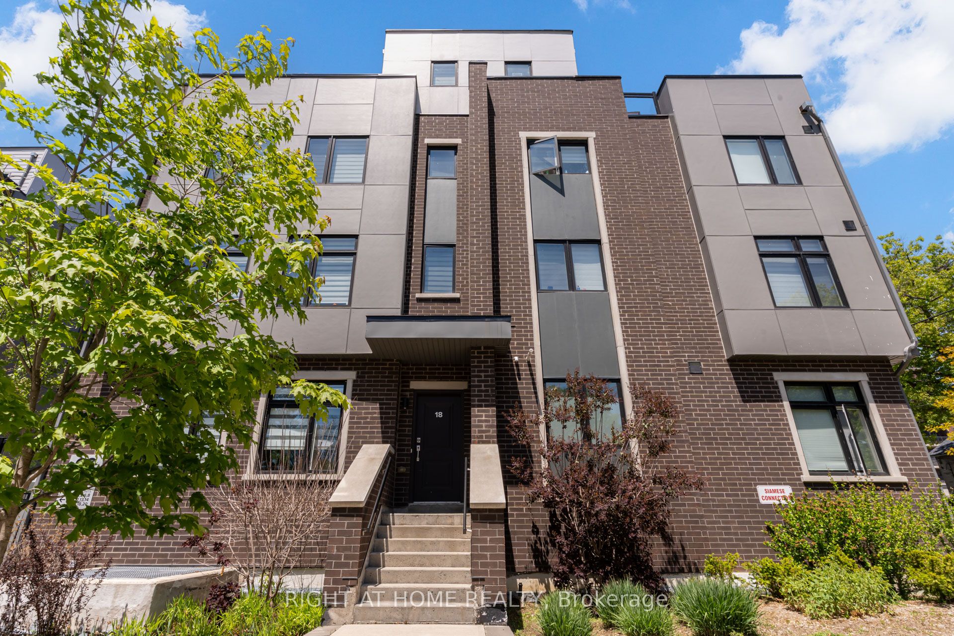 66 Long Branch Avenue 4, Toronto, ON M8W 3J4