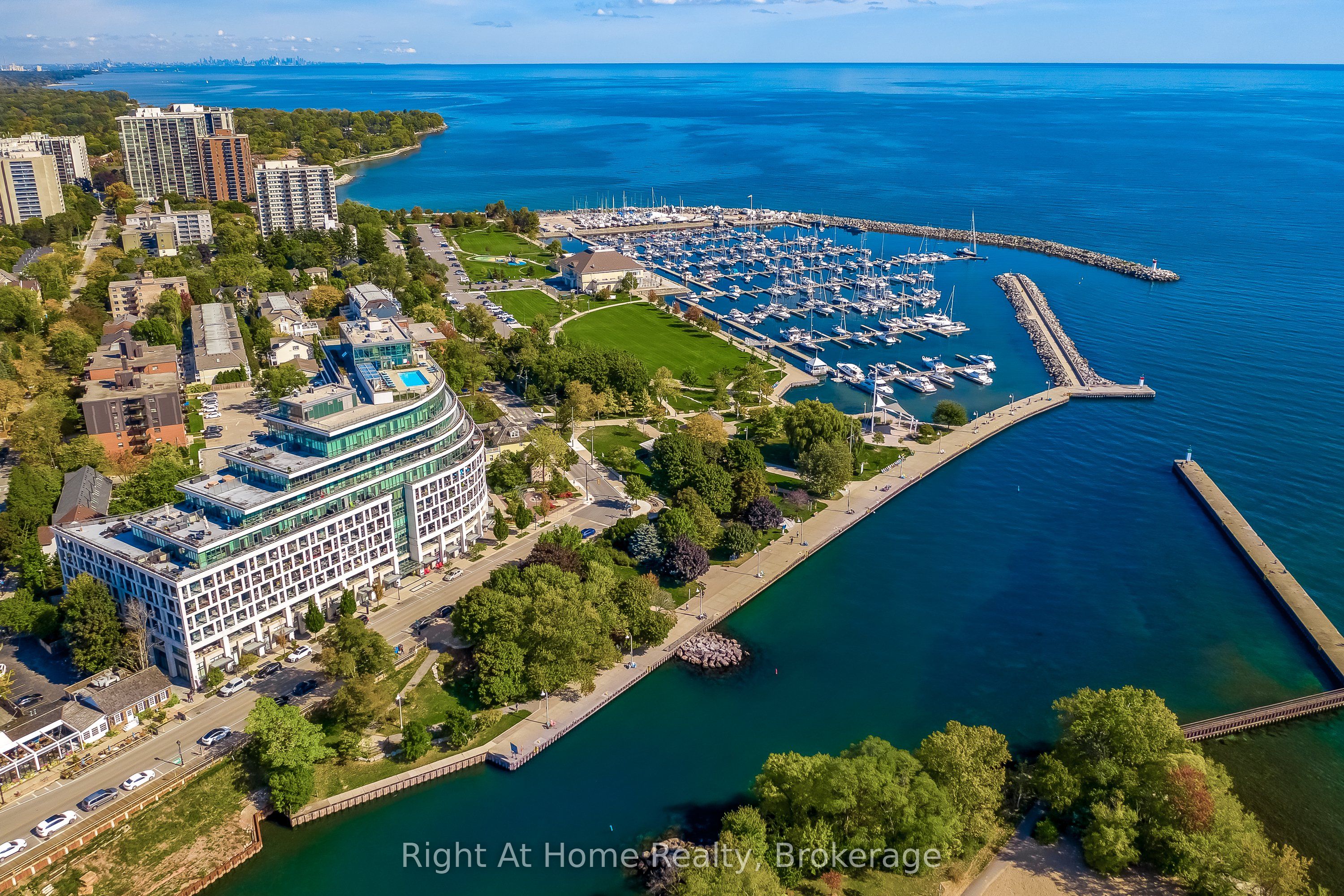 11 Bronte Road 201, Oakville, ON L6L 0E1