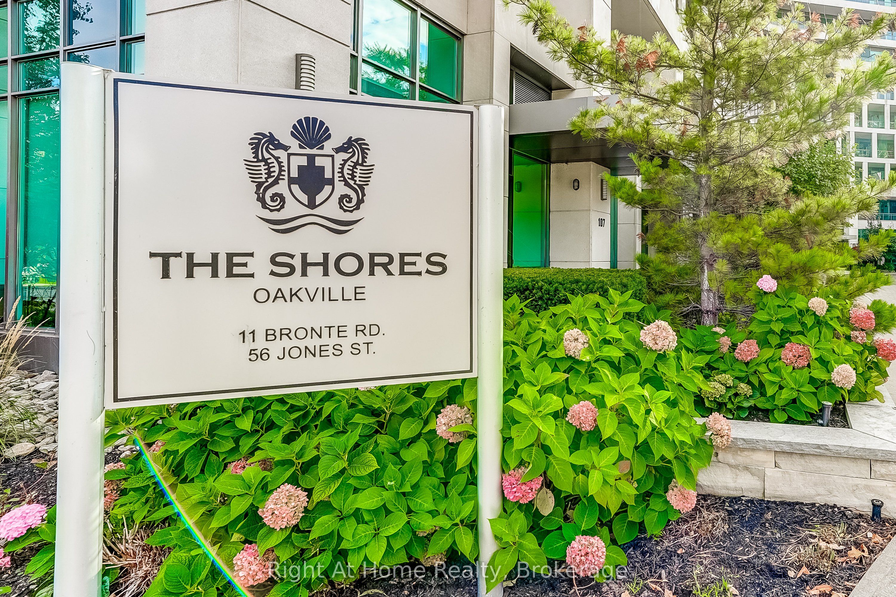 11 Bronte Road 201, Oakville, ON L6L 0E1 photo 4