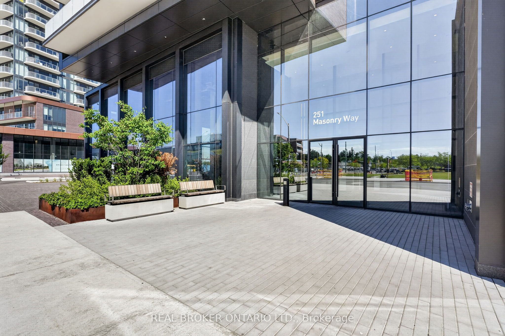 251 Masonry Way 416, Mississauga, ON L5H 0B3 photo 2