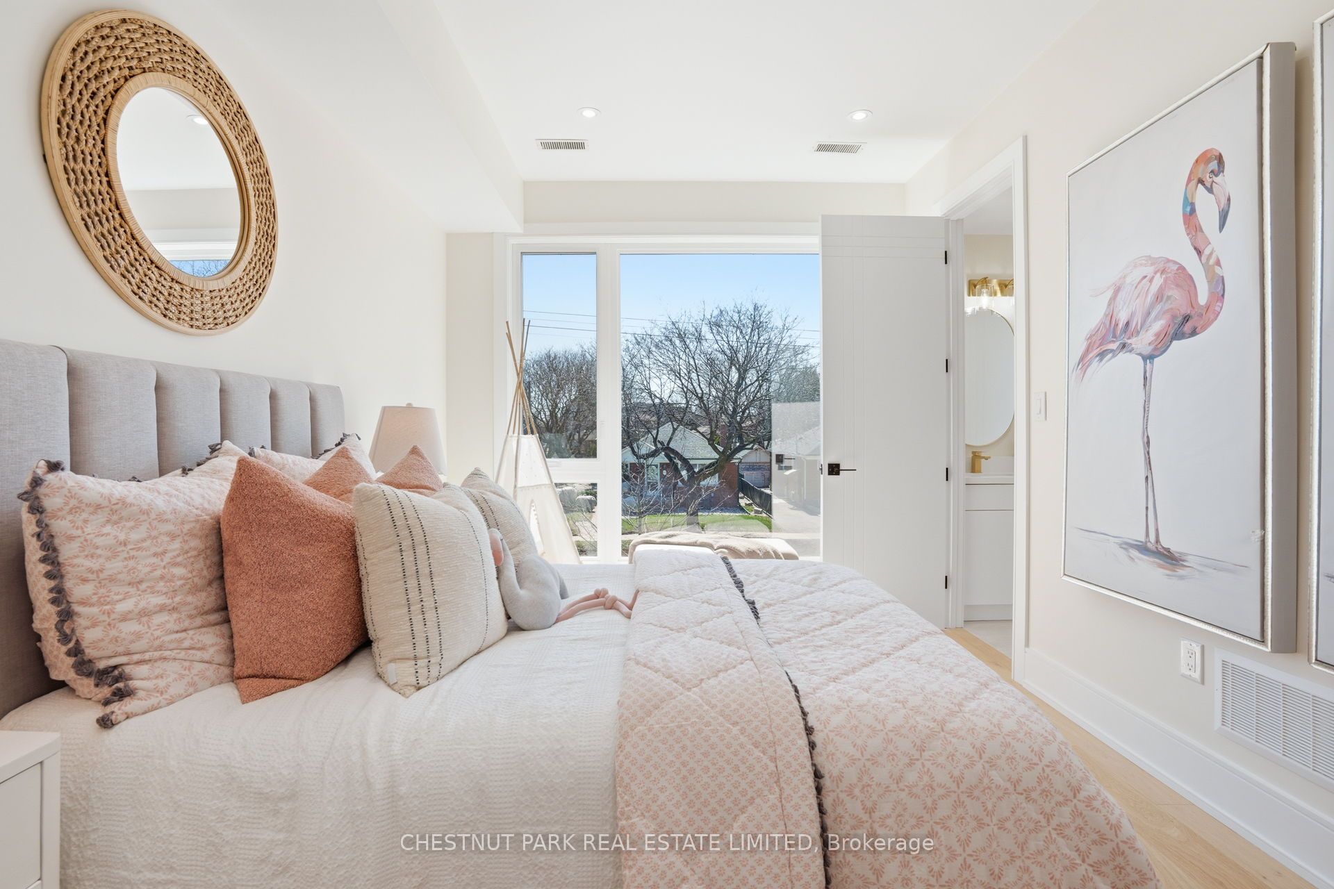 86 Edgecroft Road, Toronto, ON M8Z 2C3