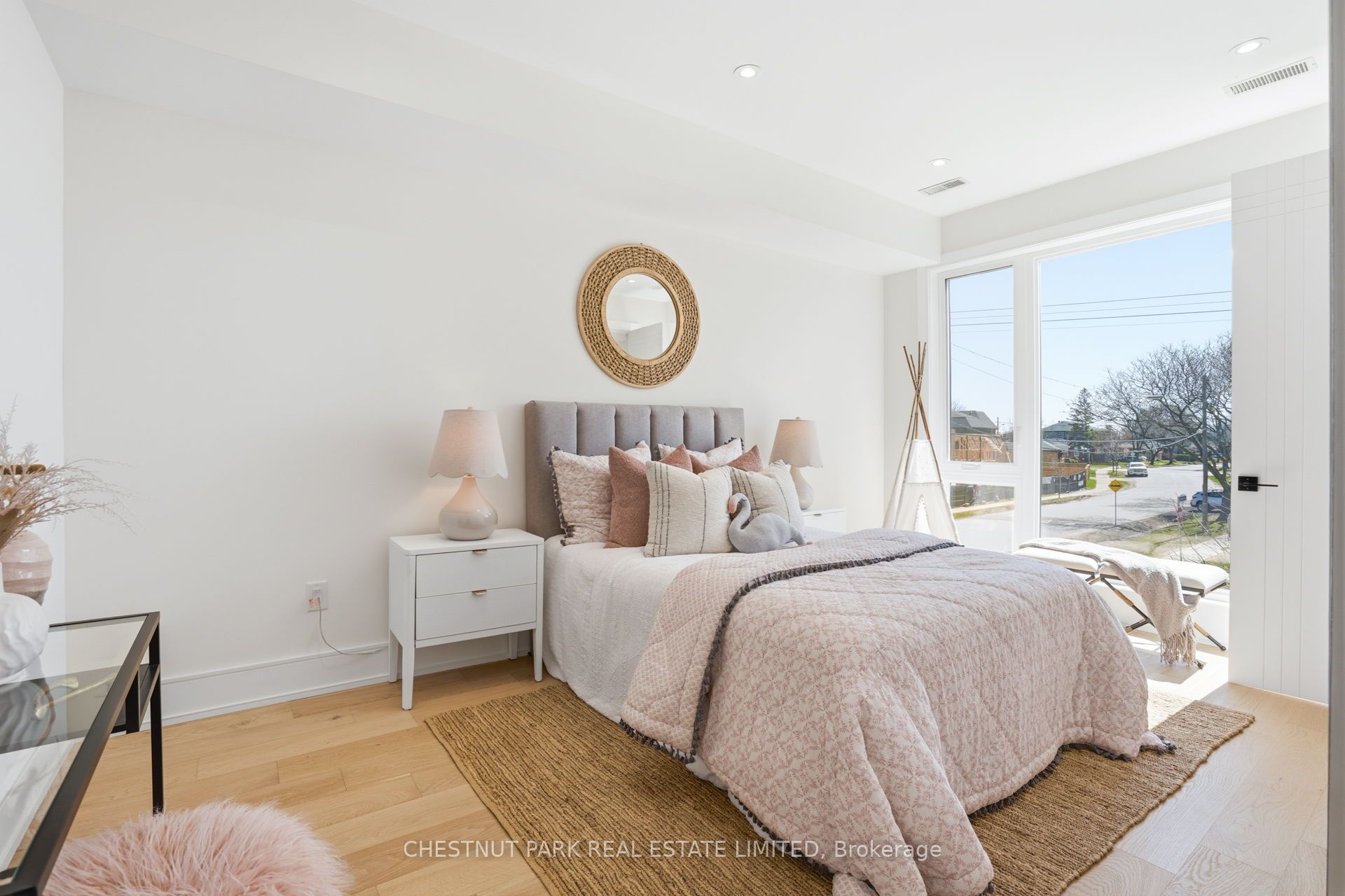 86 Edgecroft Road, Toronto, ON M8Z 2C3 photo 2