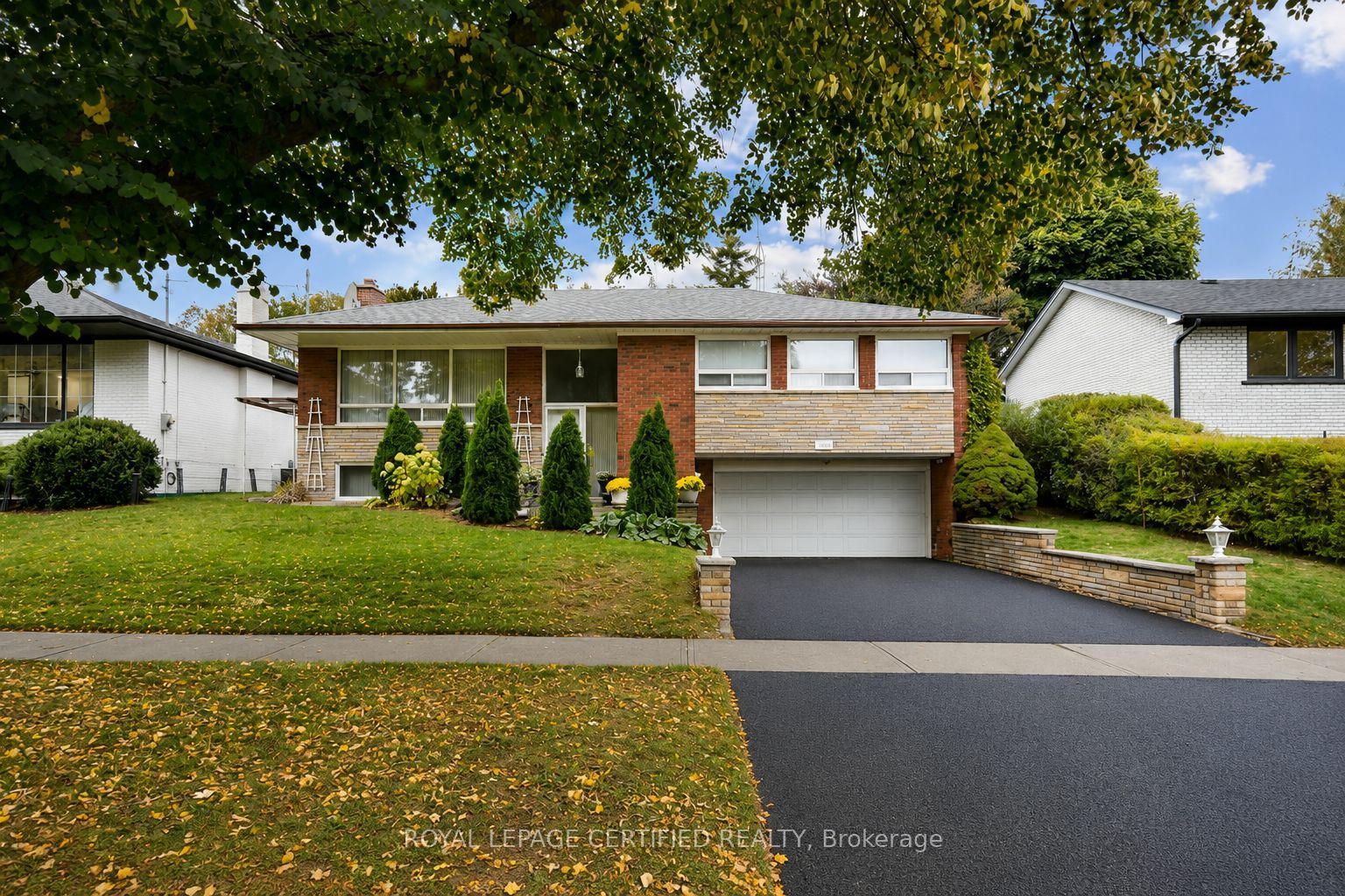 1639 Sunnycove Drive, Mississauga, ON L4X 1B6 photo 2