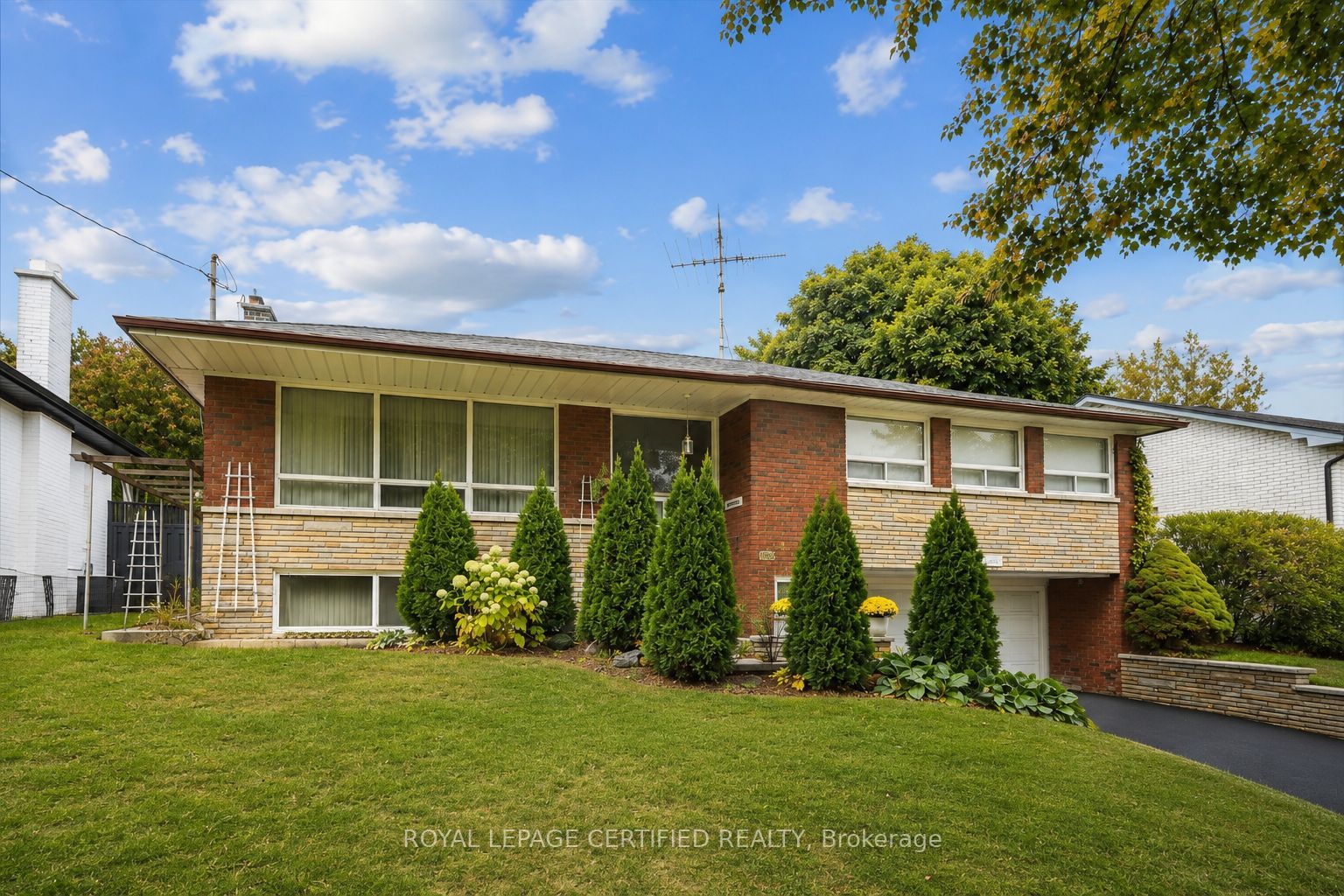 1639 Sunnycove Drive, Mississauga, ON L4X 1B6 photo 4