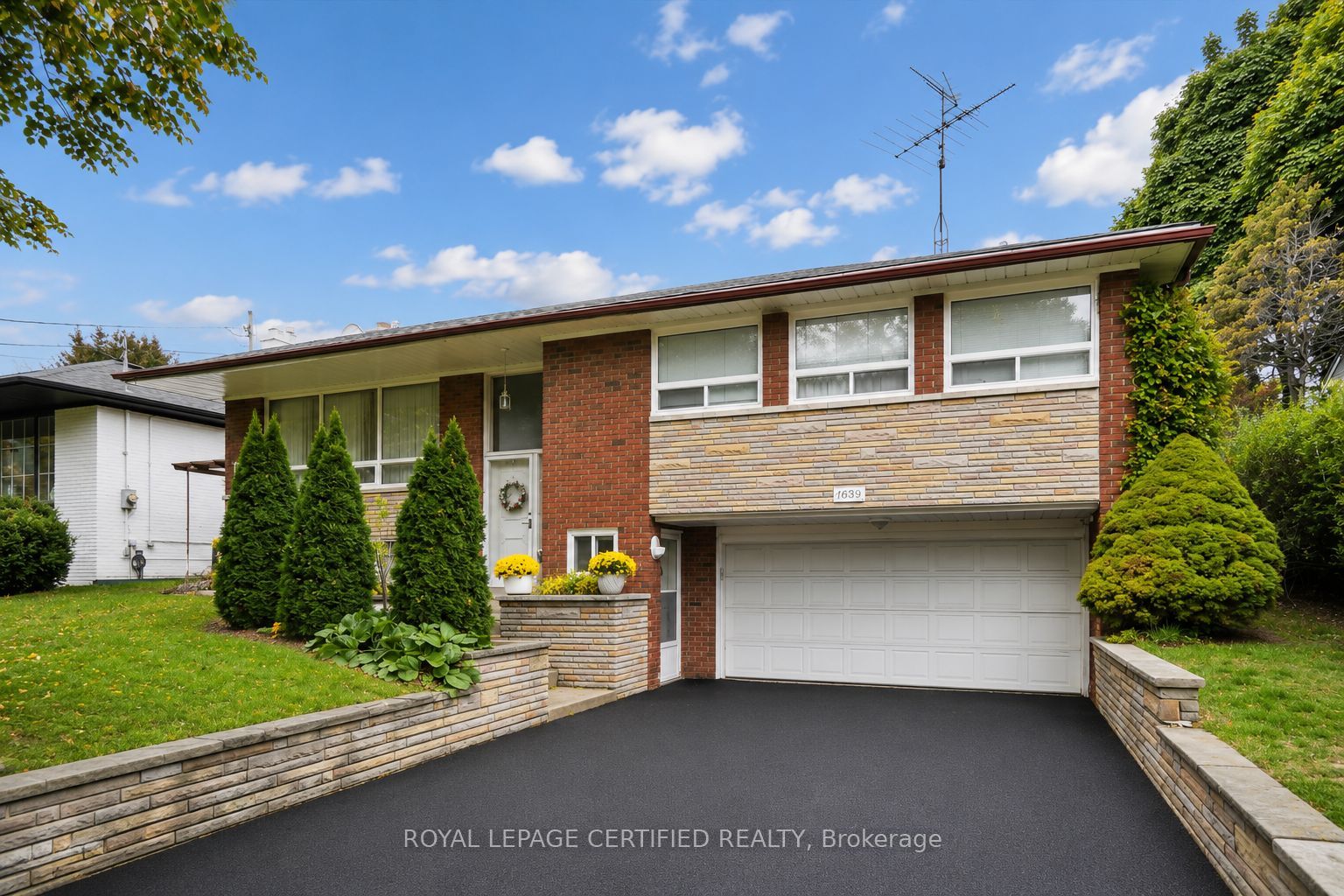 1639 Sunnycove Drive, Mississauga, ON L4X 1B6 photo 5