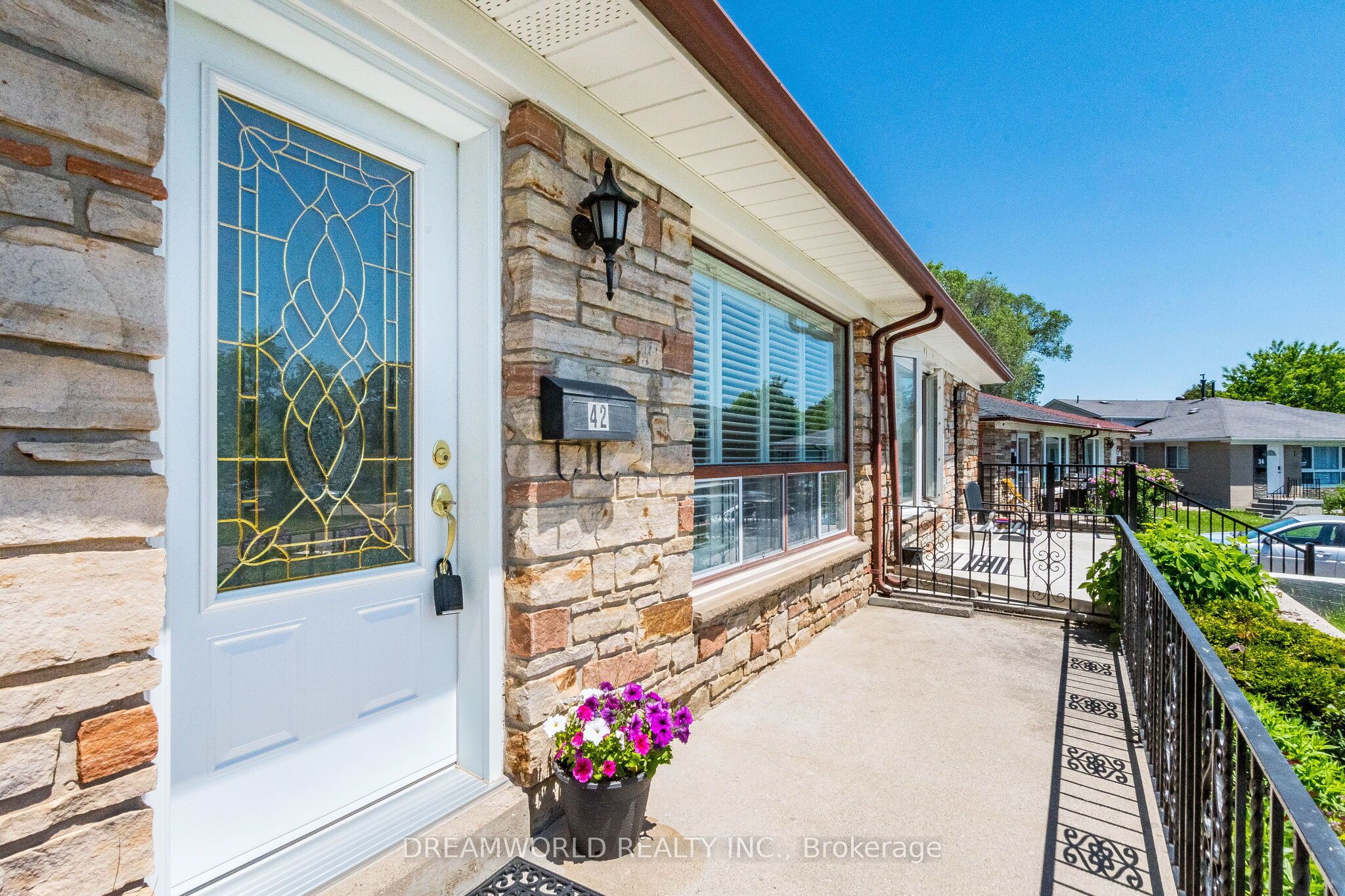 42 Northwood Drive, Brampton, ON L6X 2L2 photo 3