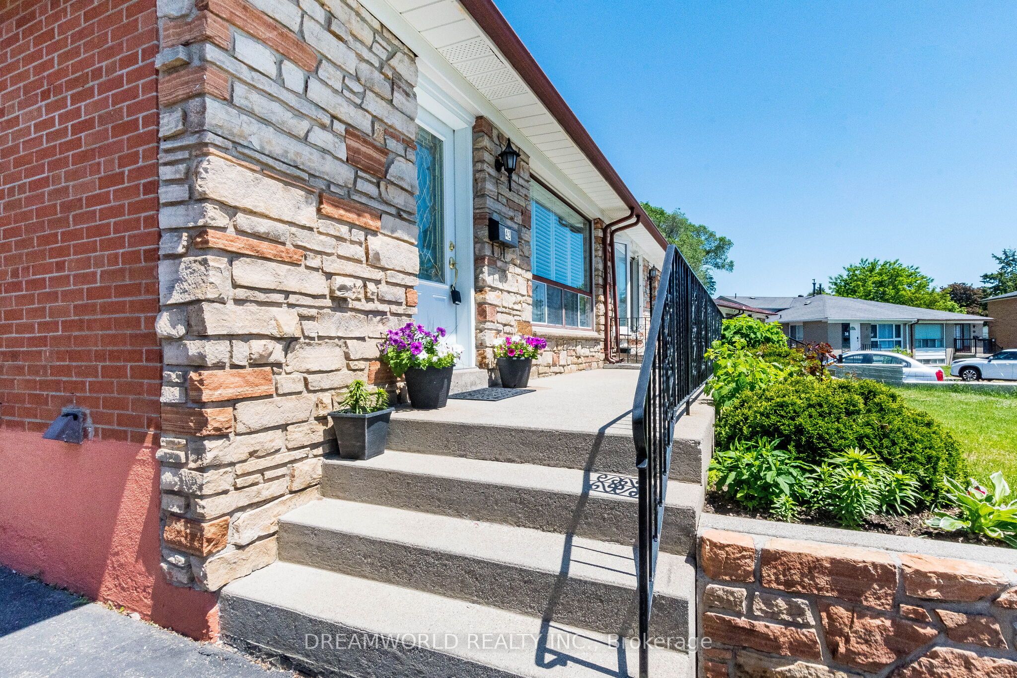 42 Northwood Drive, Brampton, ON L6X 2L2 photo 4