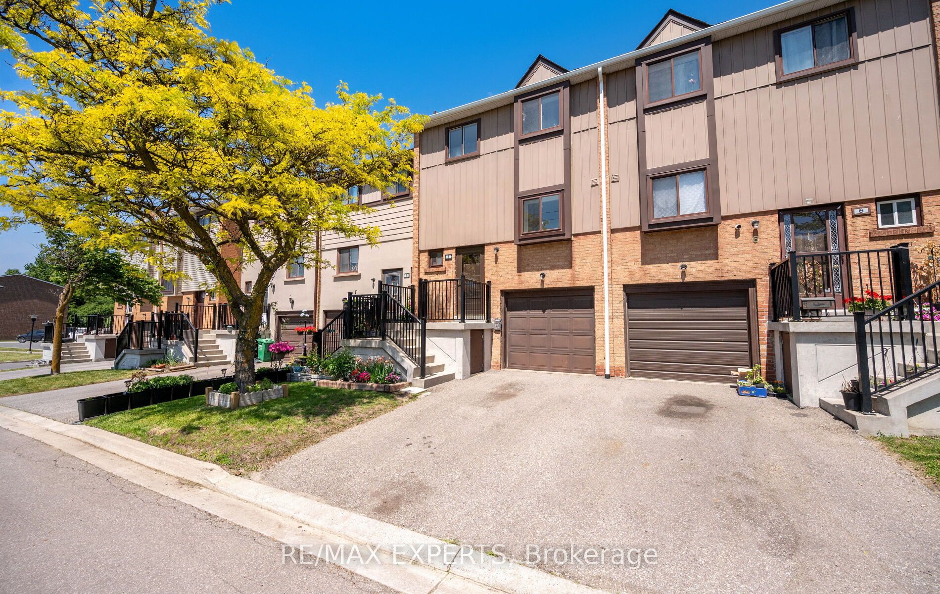 5 Moregate Crescent, Brampton, ON L6S 3K9 photo 2