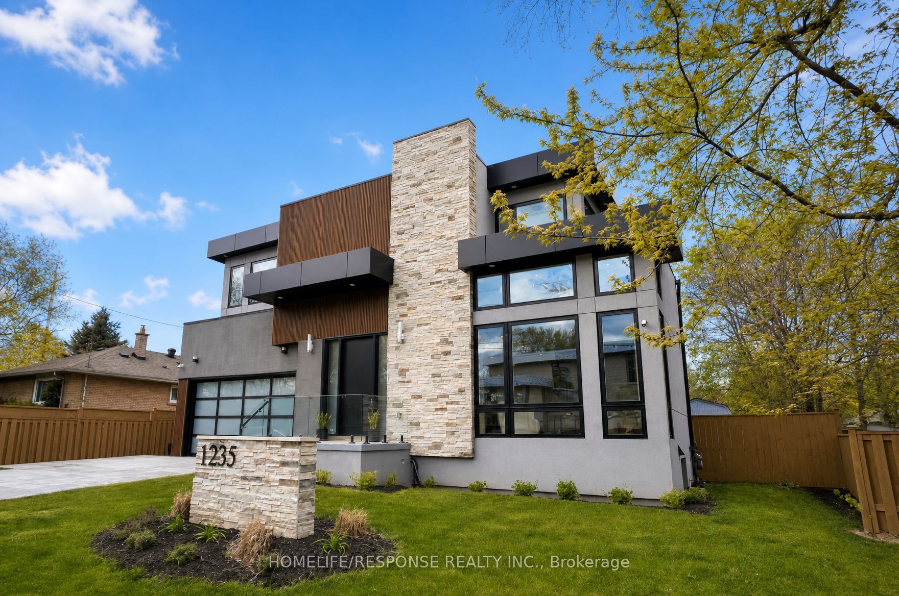 1235 Whittington Road, Mississauga, ON L5J 3J8 photo 2