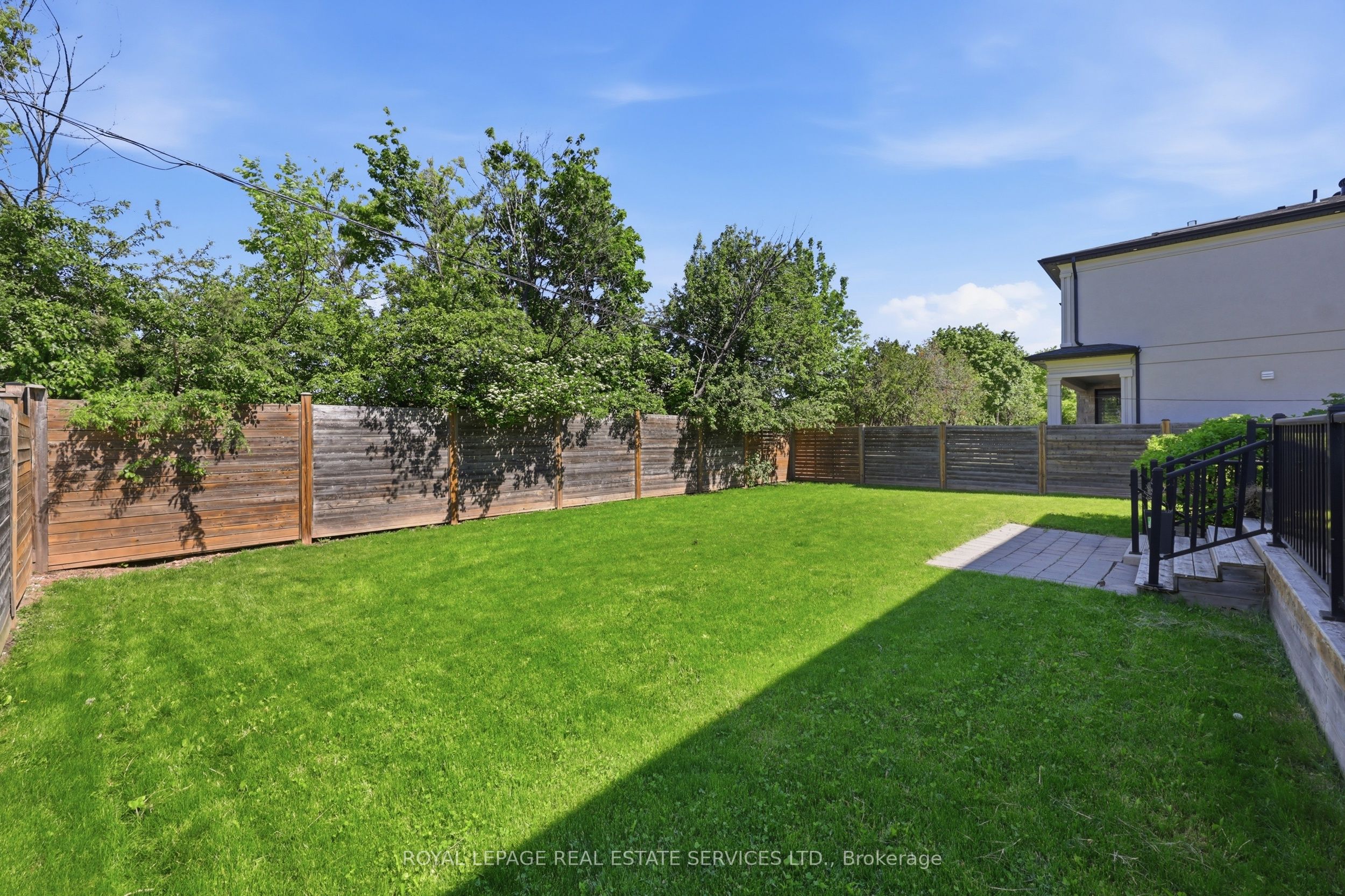 584 Weynway Court, Oakville, ON L6L 4G7