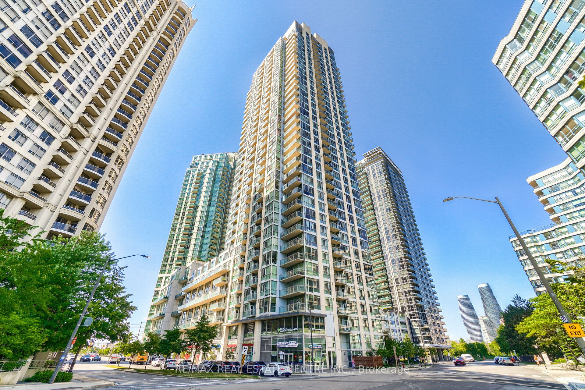 225 Webb Drive 907, Mississauga, ON L5B 3Y5 photo 2