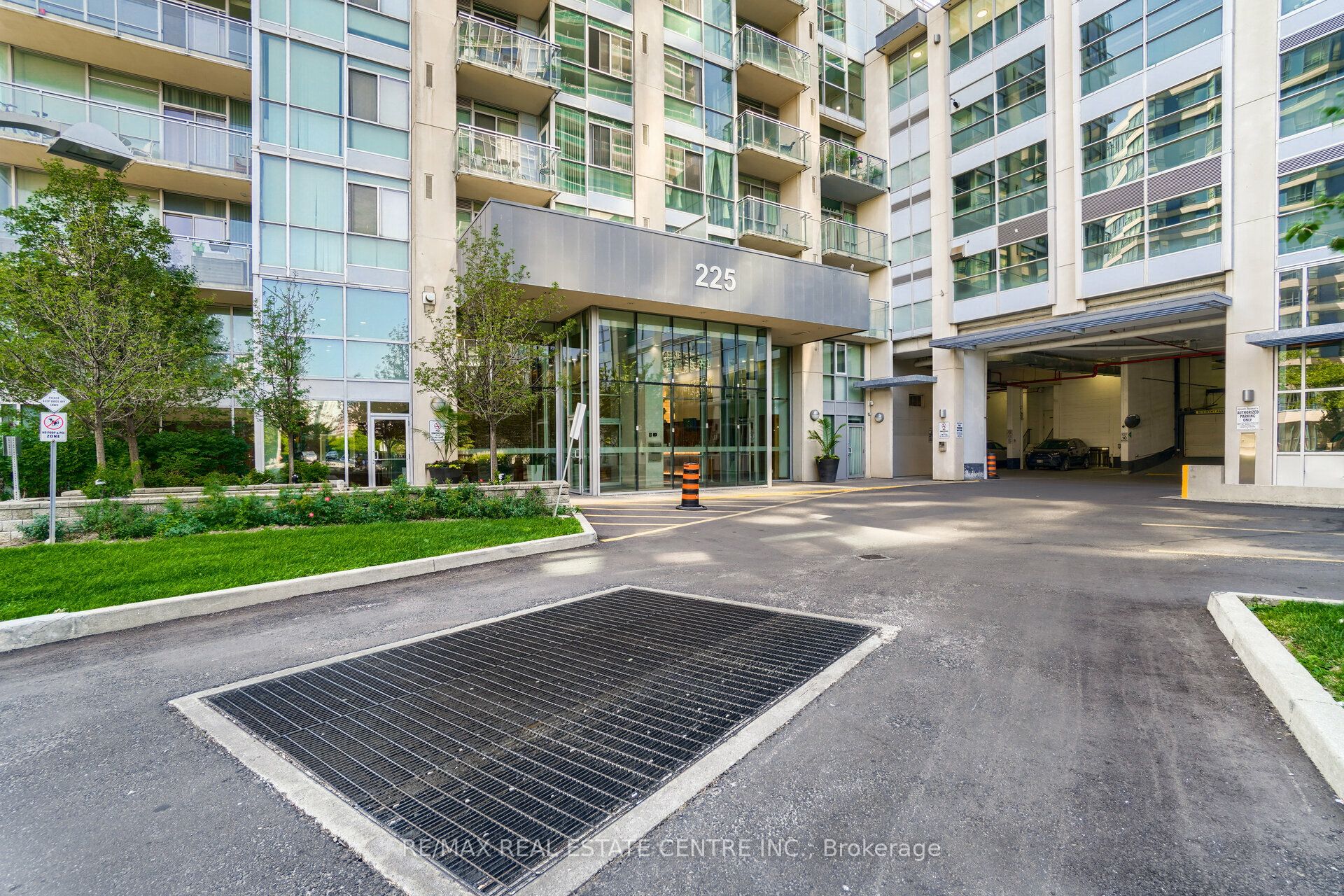 225 Webb Drive 907, Mississauga, ON L5B 3Y5 photo 3